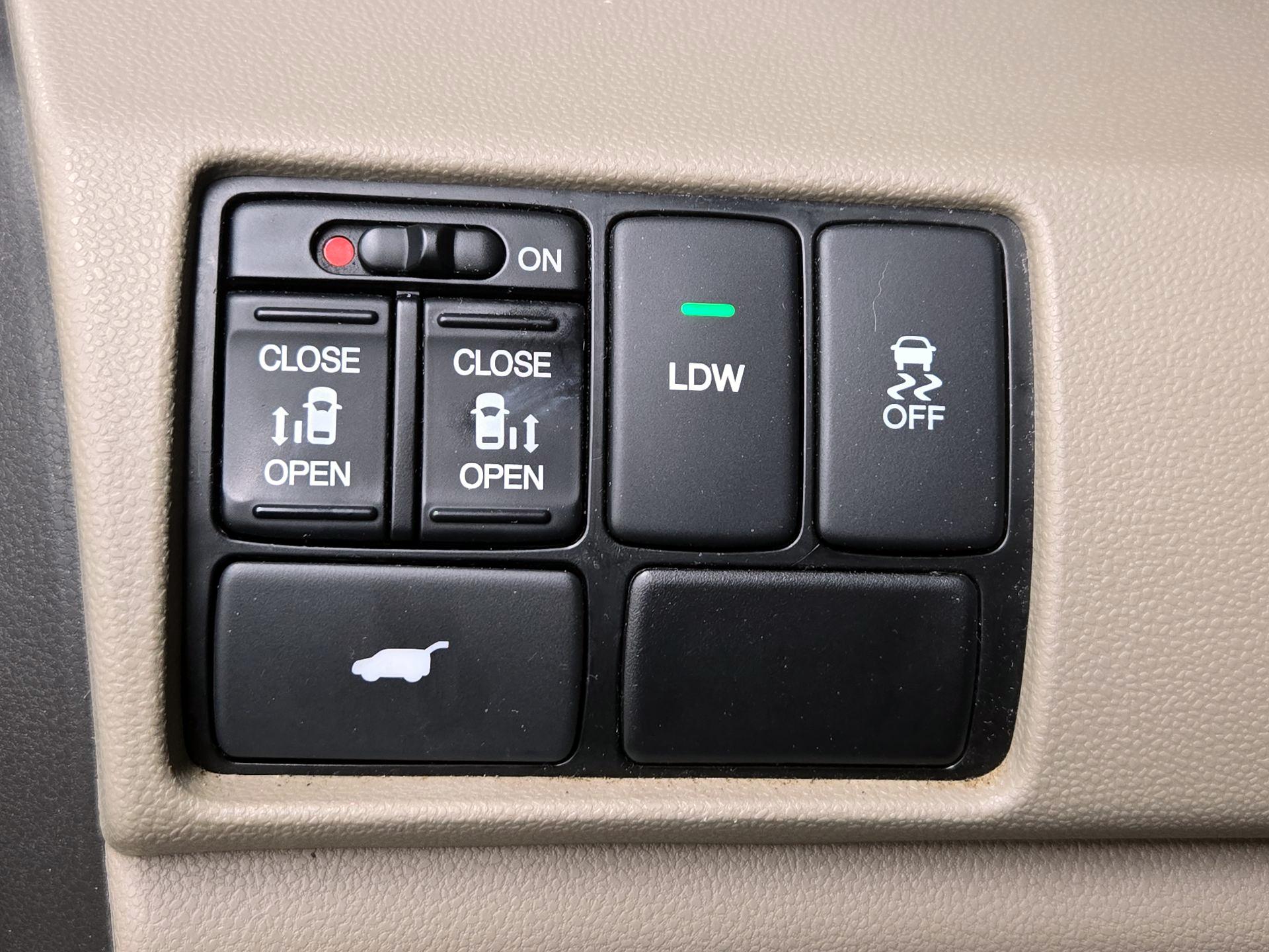 Thumbnail: 2014 Honda Odyssey - 13