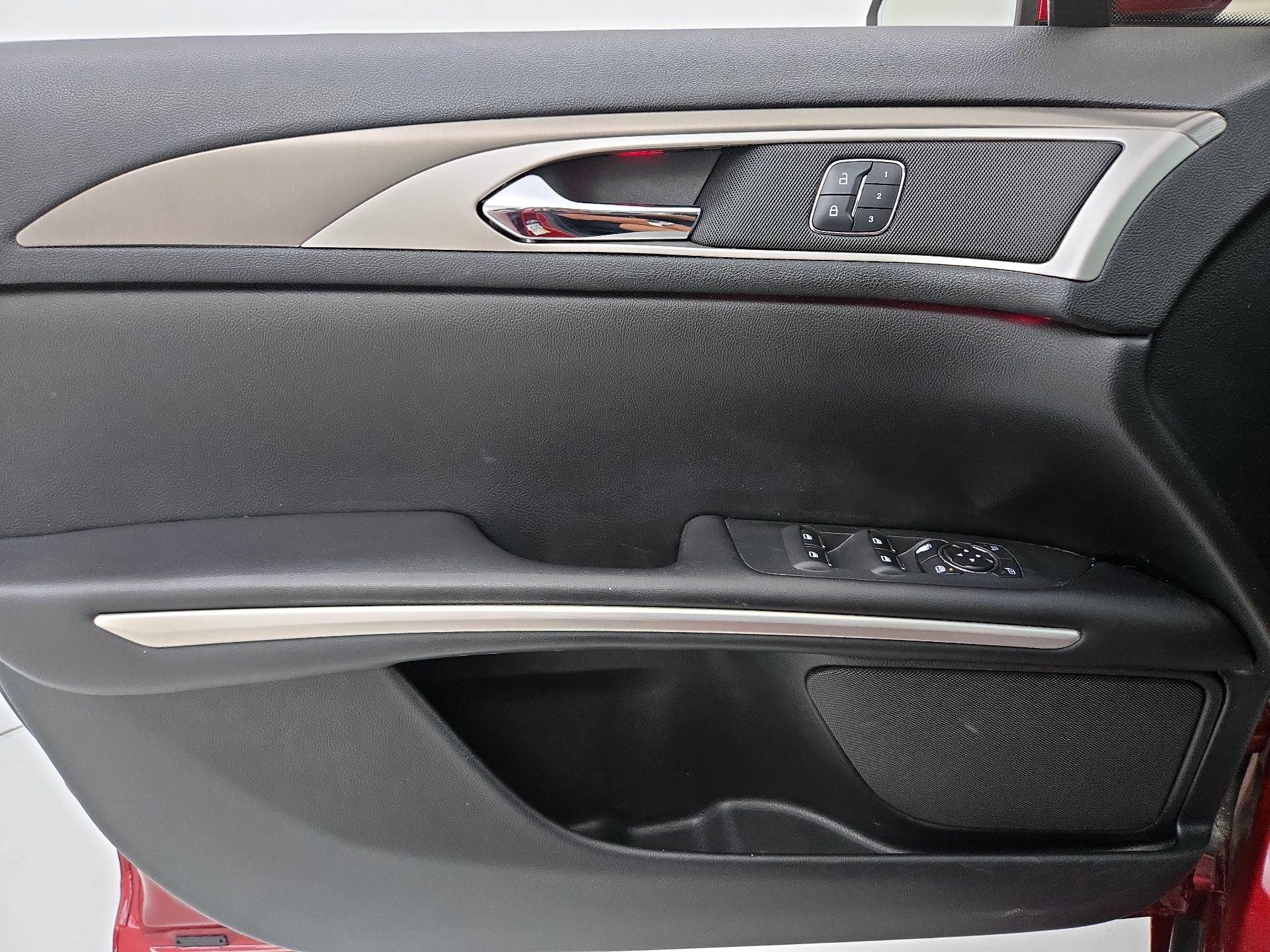 Thumbnail: 2016 Lincoln MKZ - 12