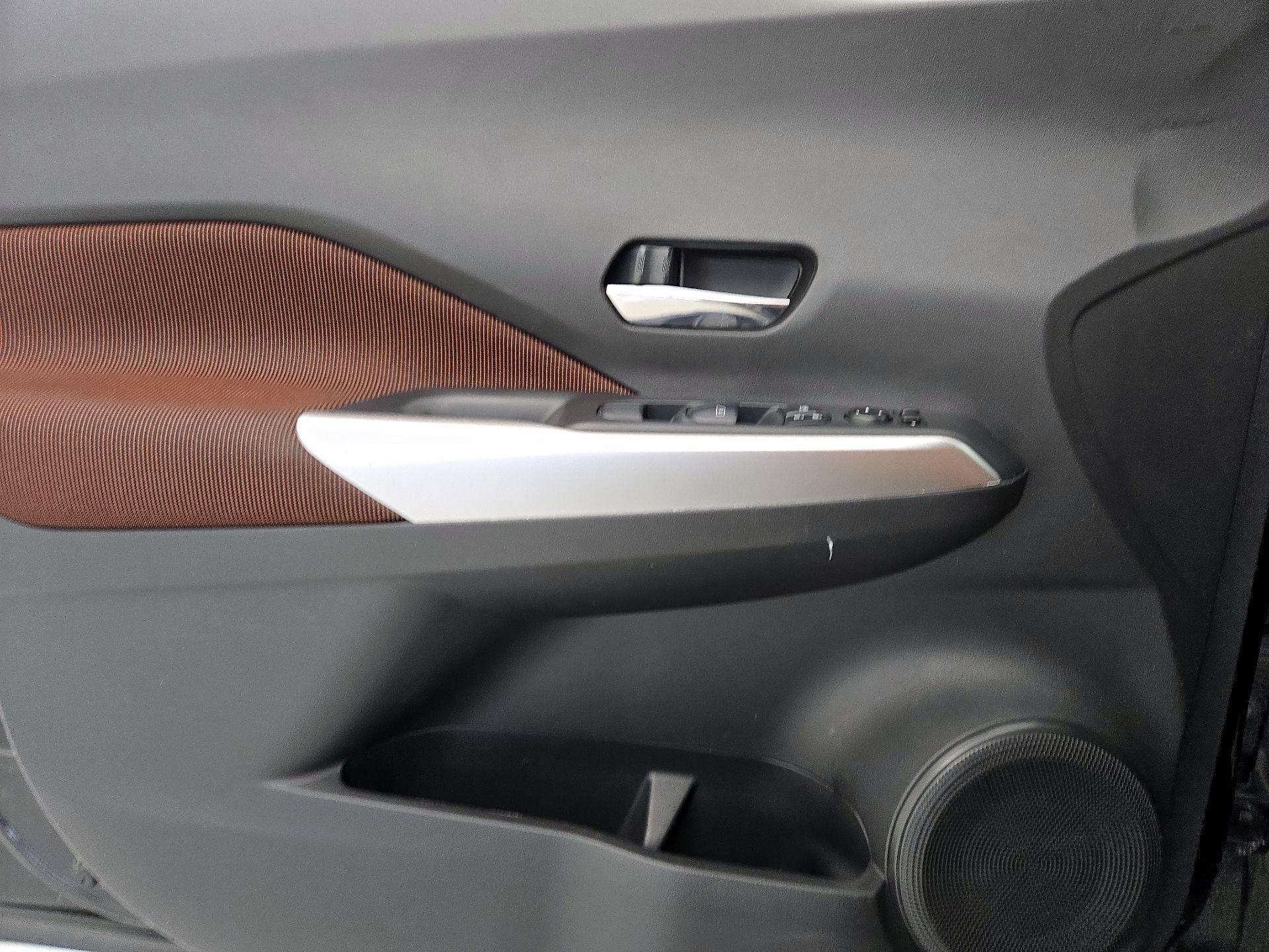 Thumbnail: 2020 Nissan Kicks - 12