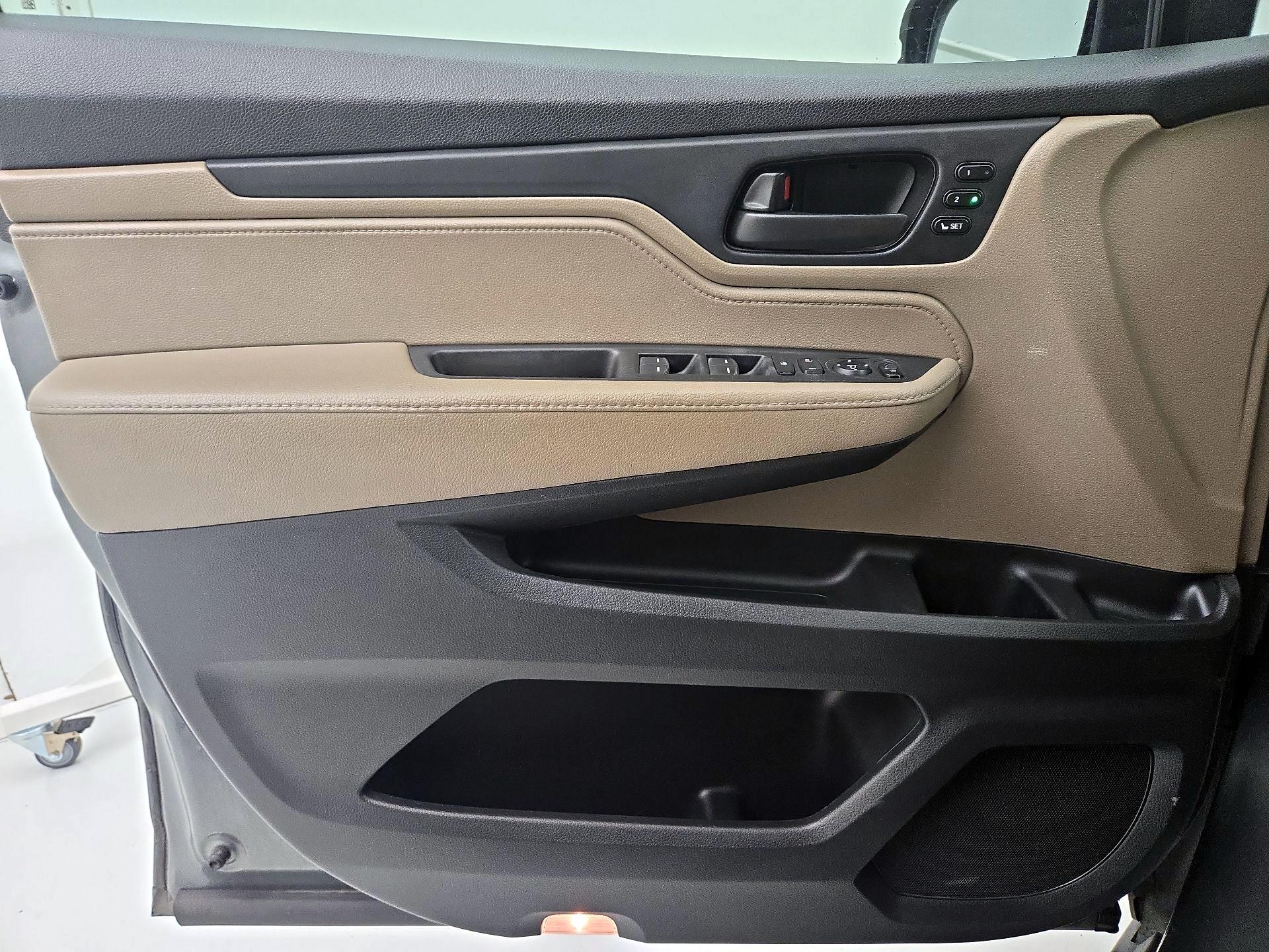 Thumbnail: 2018 Honda Odyssey - 12