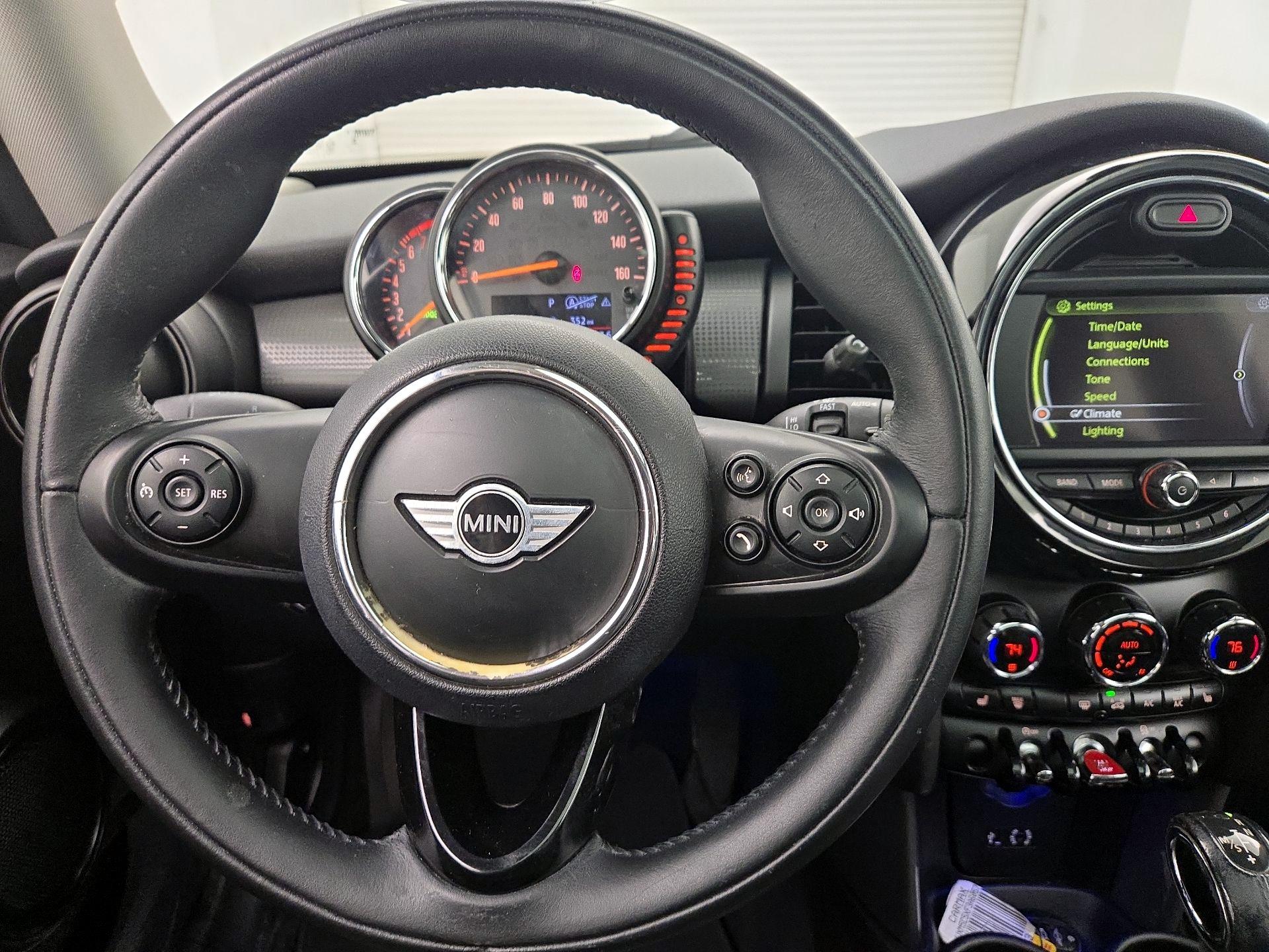 Thumbnail: 2015 MINI Cooper Hardtop - 10