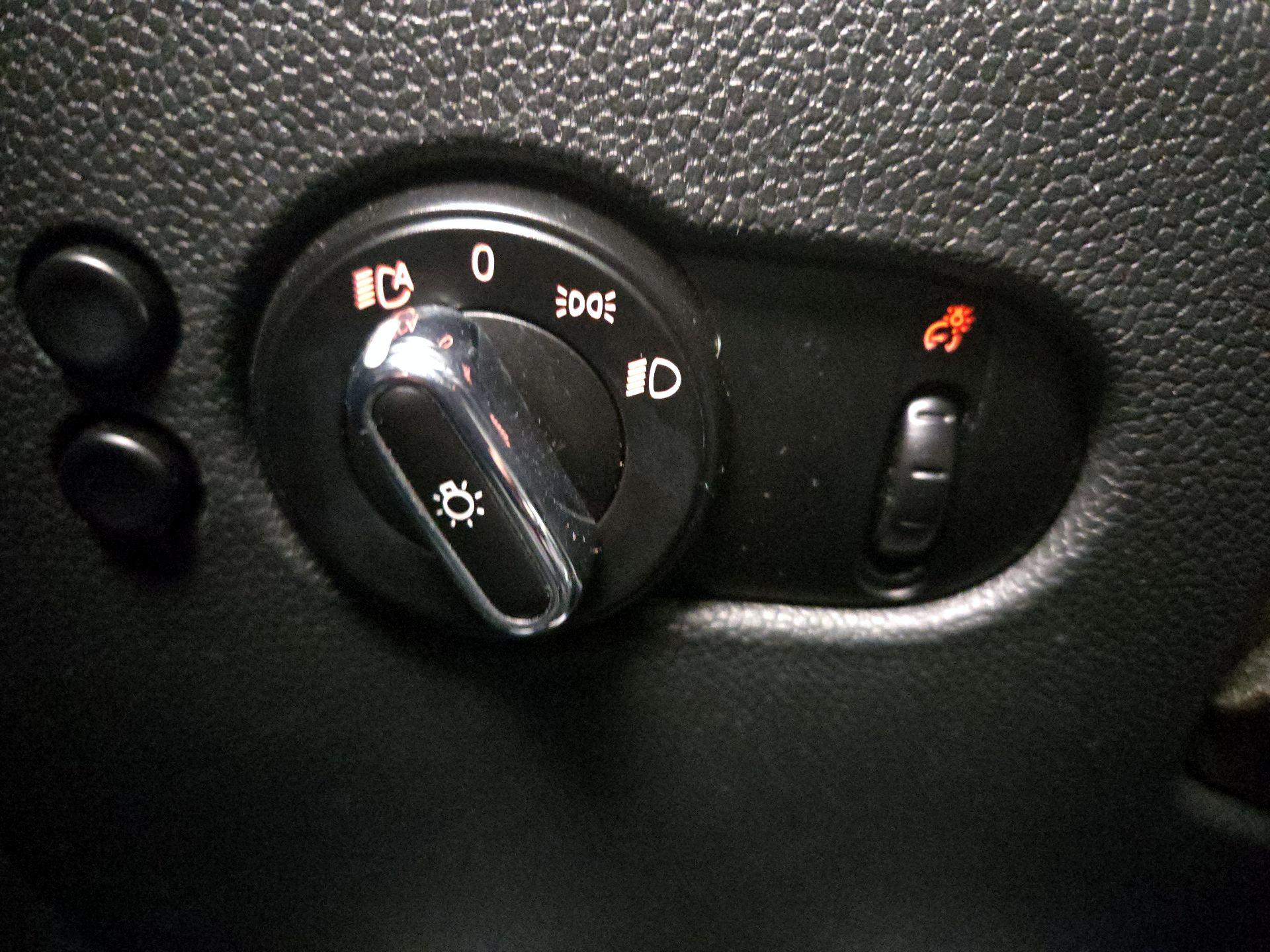 Thumbnail: 2015 MINI Cooper Hardtop - 13