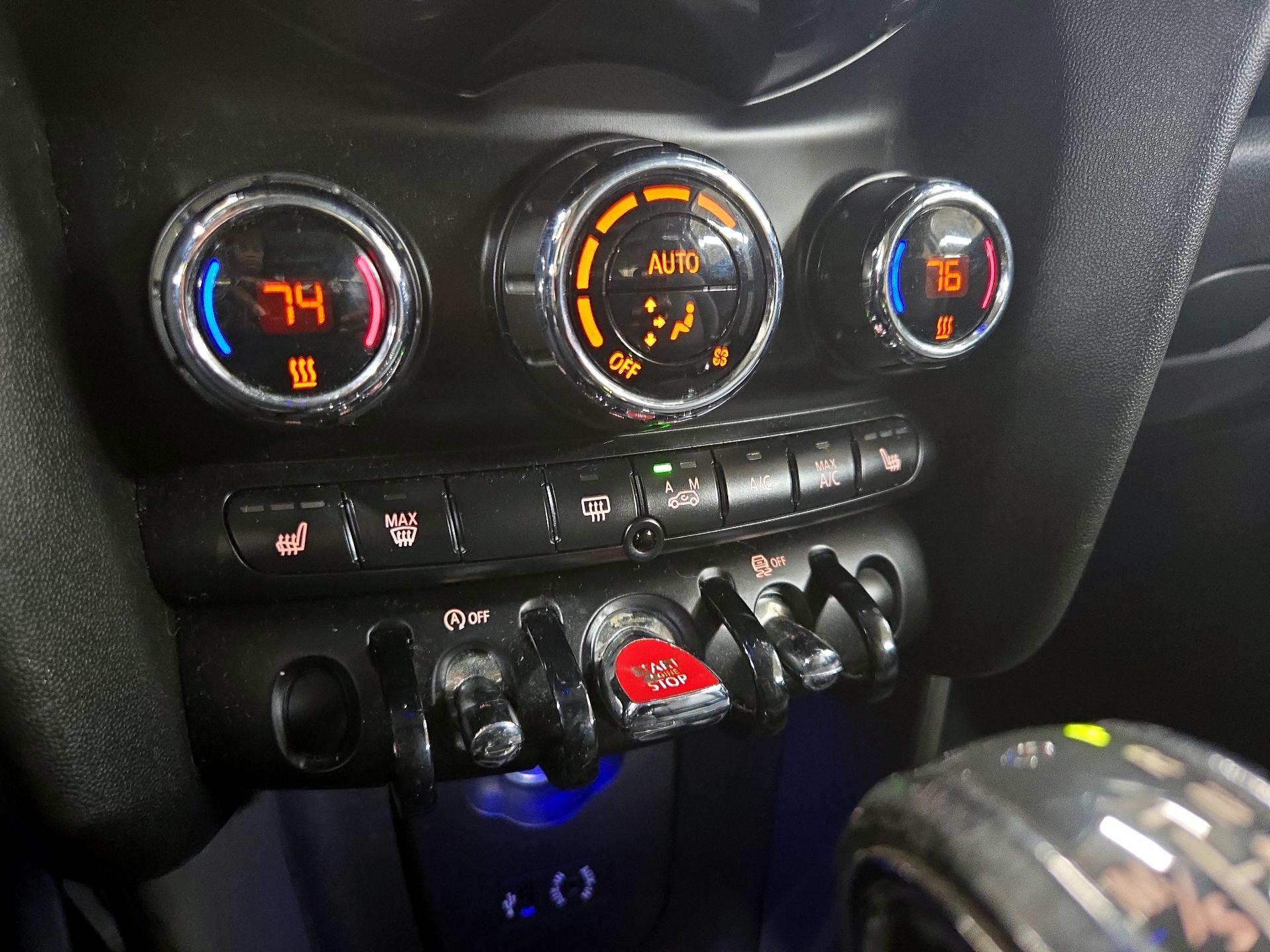 Thumbnail: 2015 MINI Cooper Hardtop - 15