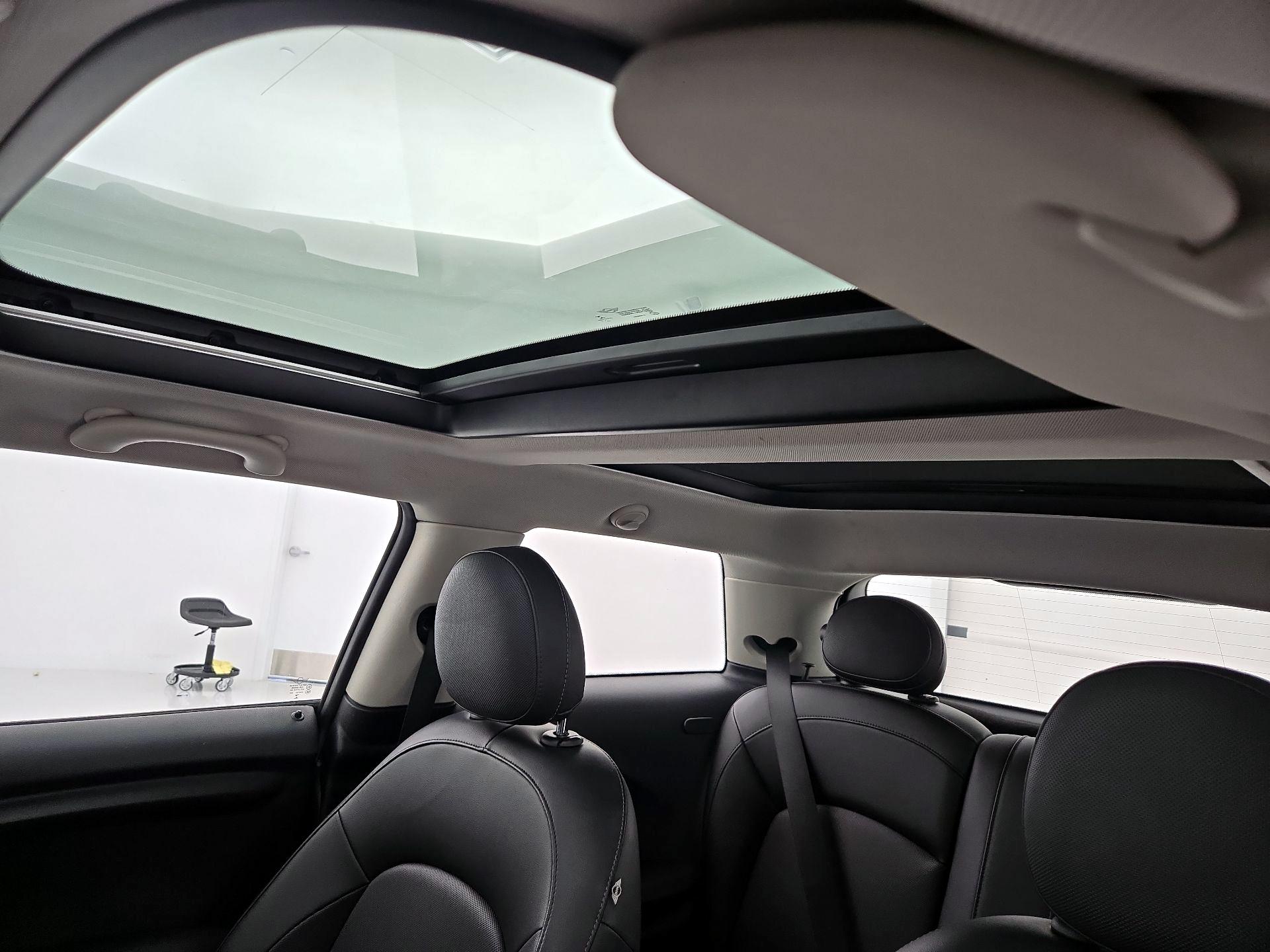 Thumbnail: 2015 MINI Cooper Hardtop - 18