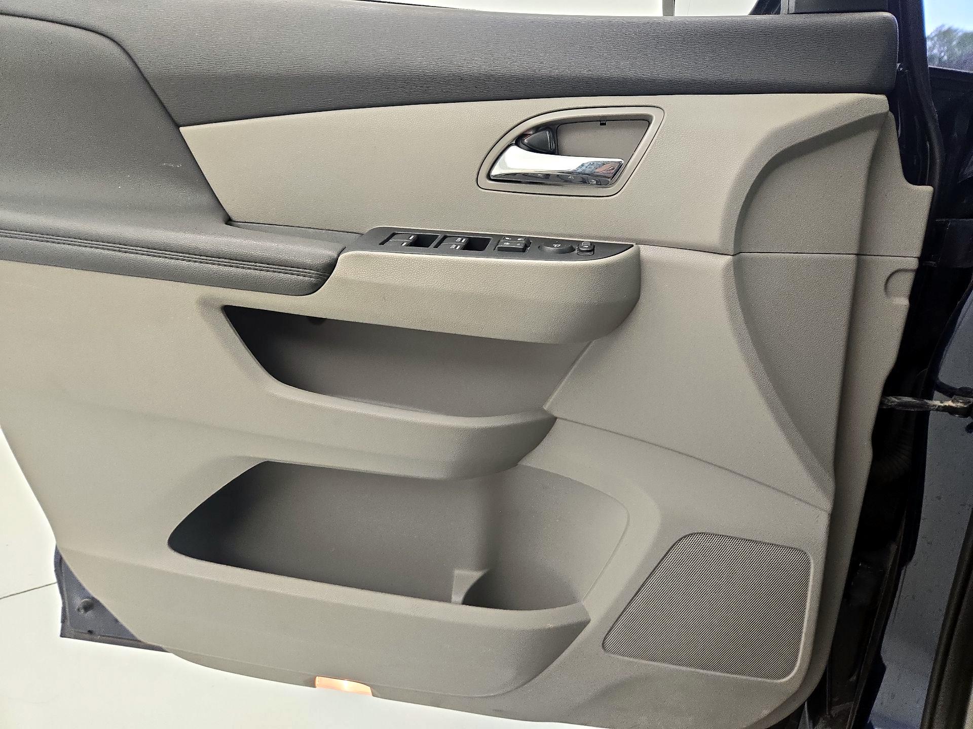 Thumbnail: 2015 Honda Odyssey - 12