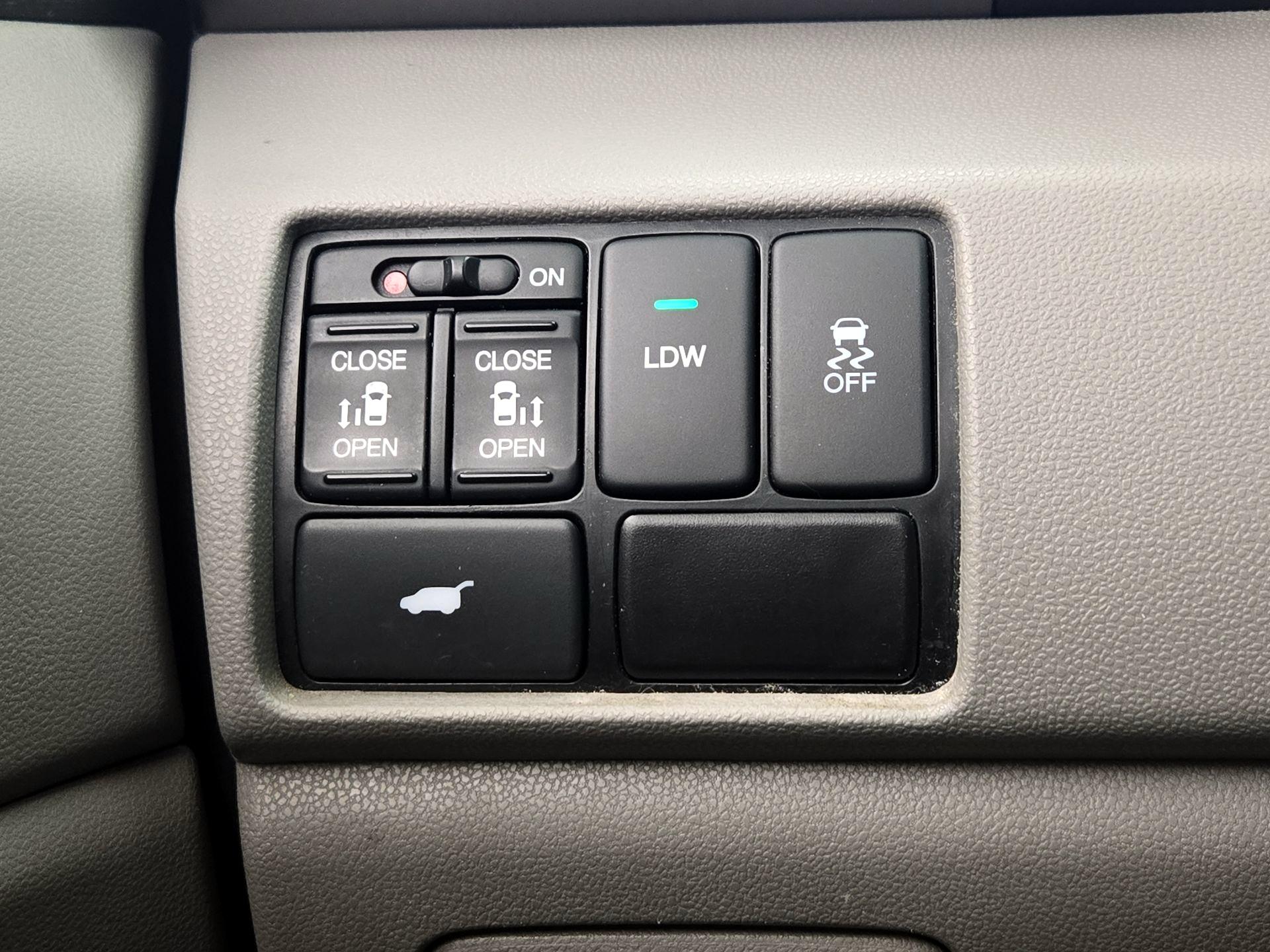 Thumbnail: 2015 Honda Odyssey - 13