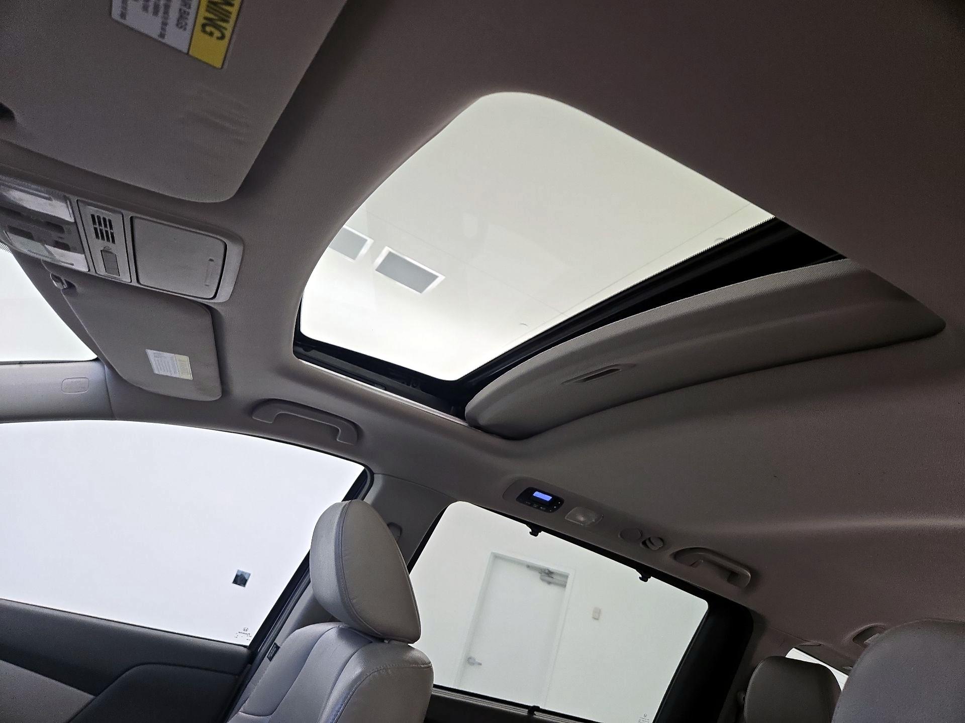 Thumbnail: 2015 Honda Odyssey - 19