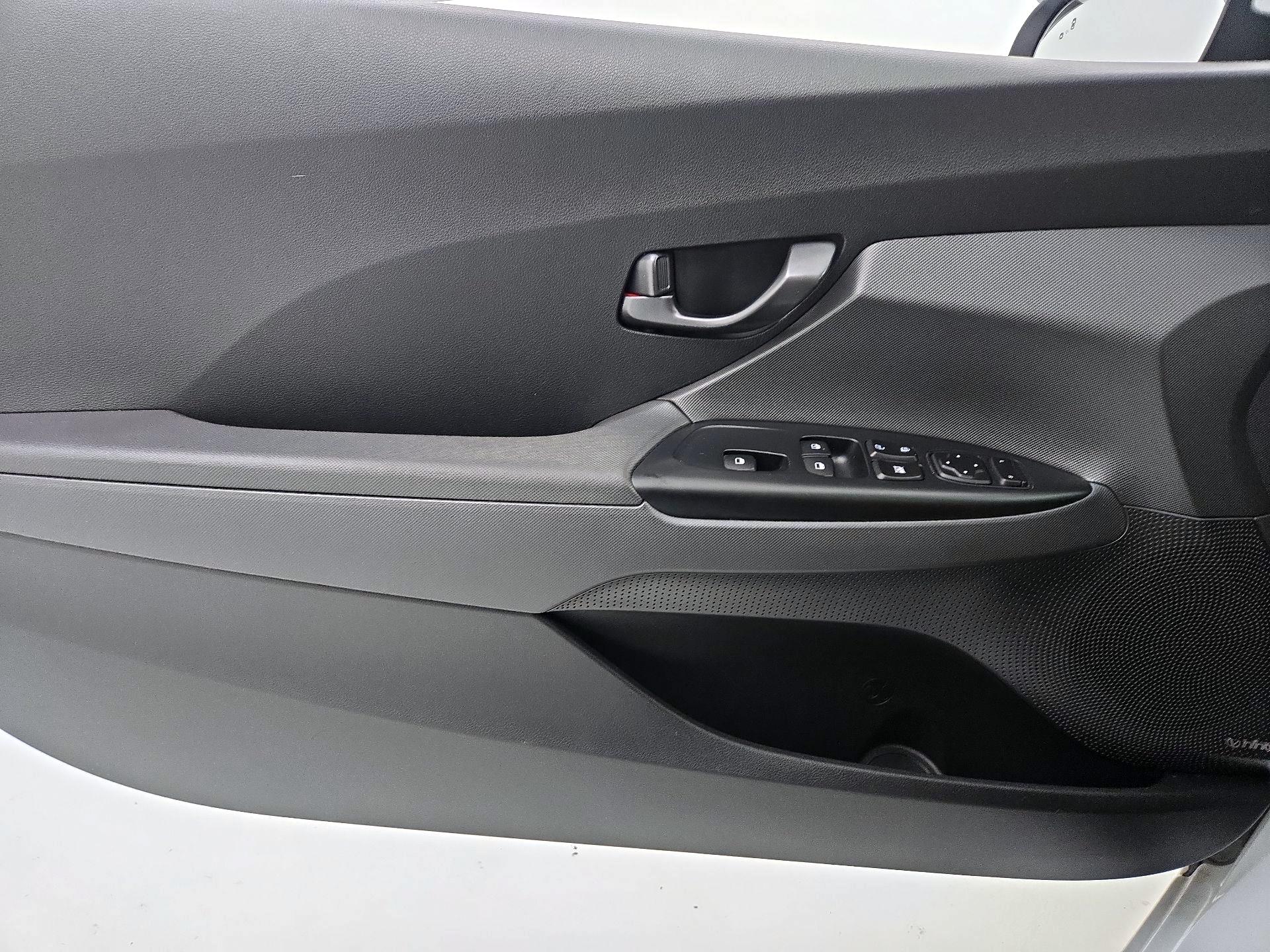 Thumbnail: 2019 Hyundai Veloster - 12