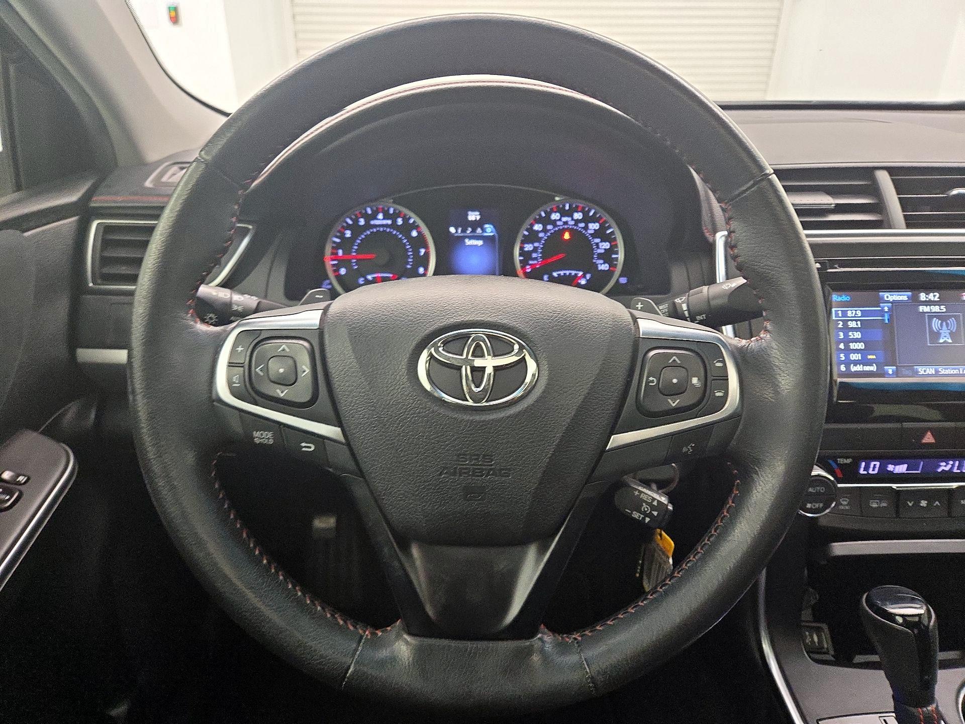 Thumbnail: 2015 Toyota Camry - 10