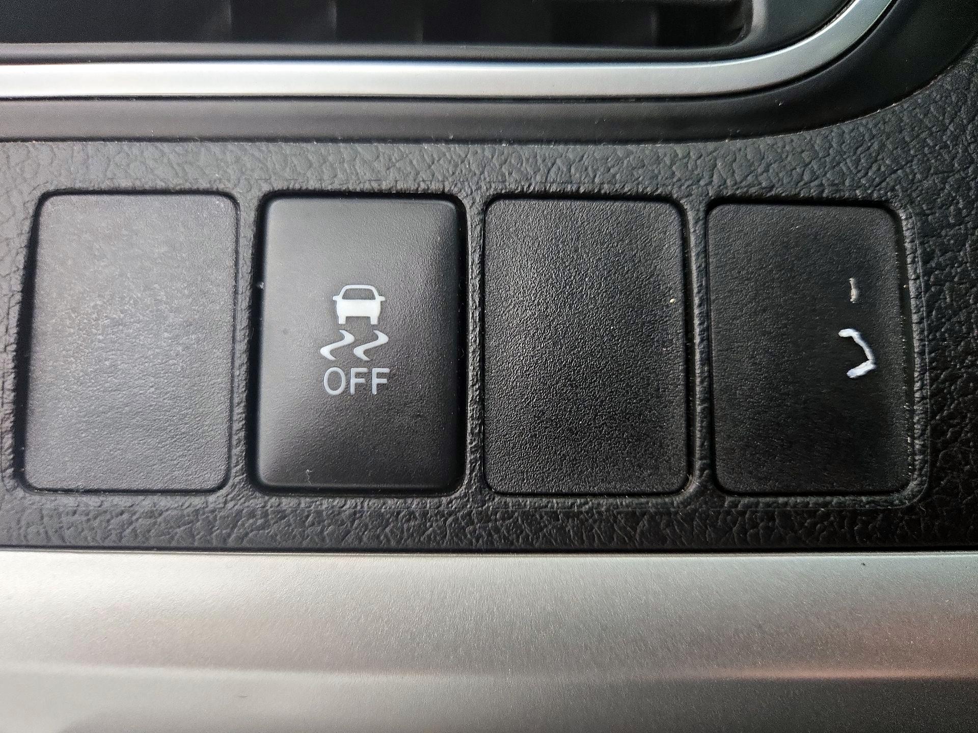 Thumbnail: 2015 Toyota Camry - 13
