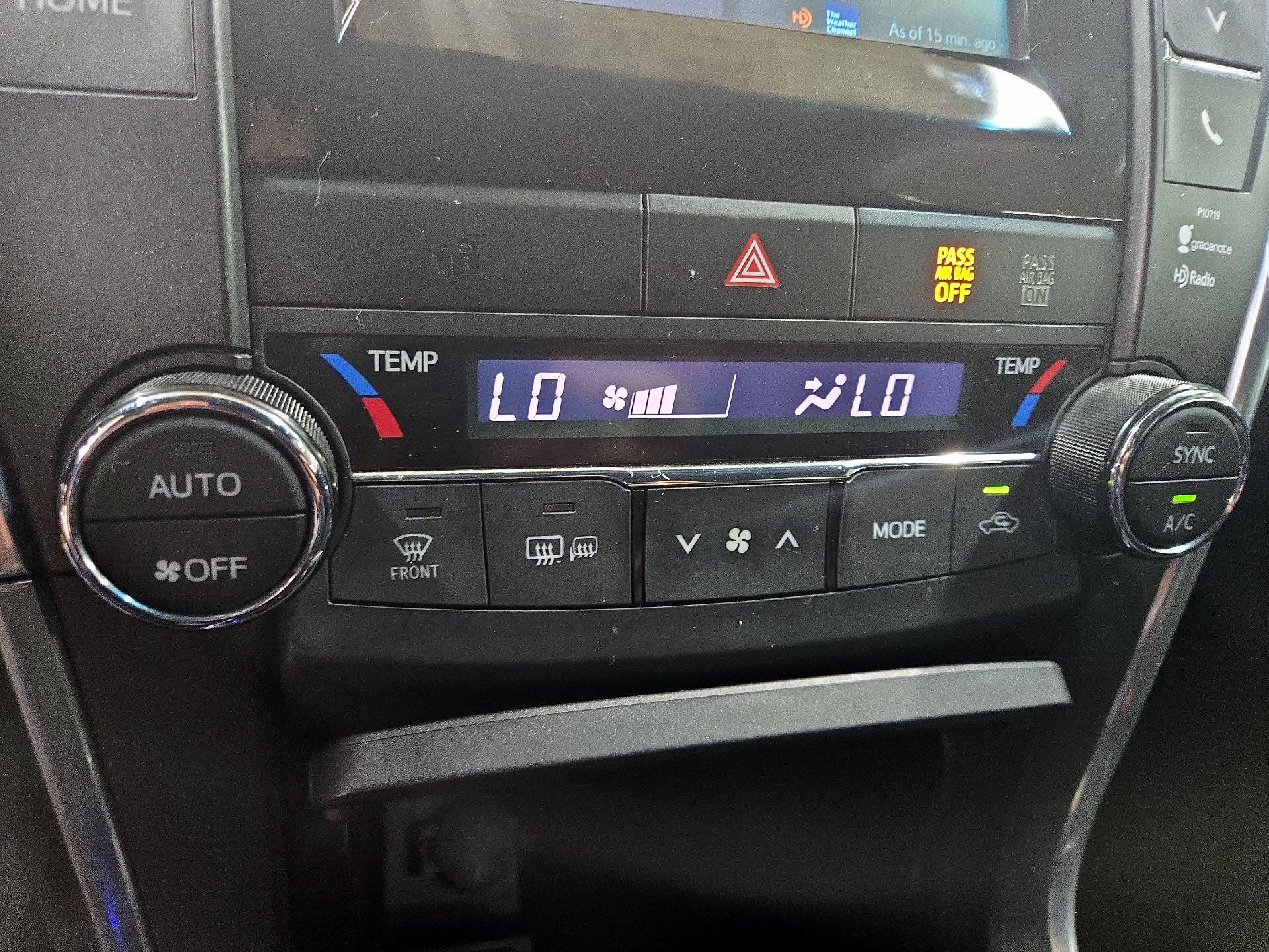 Thumbnail: 2015 Toyota Camry - 16