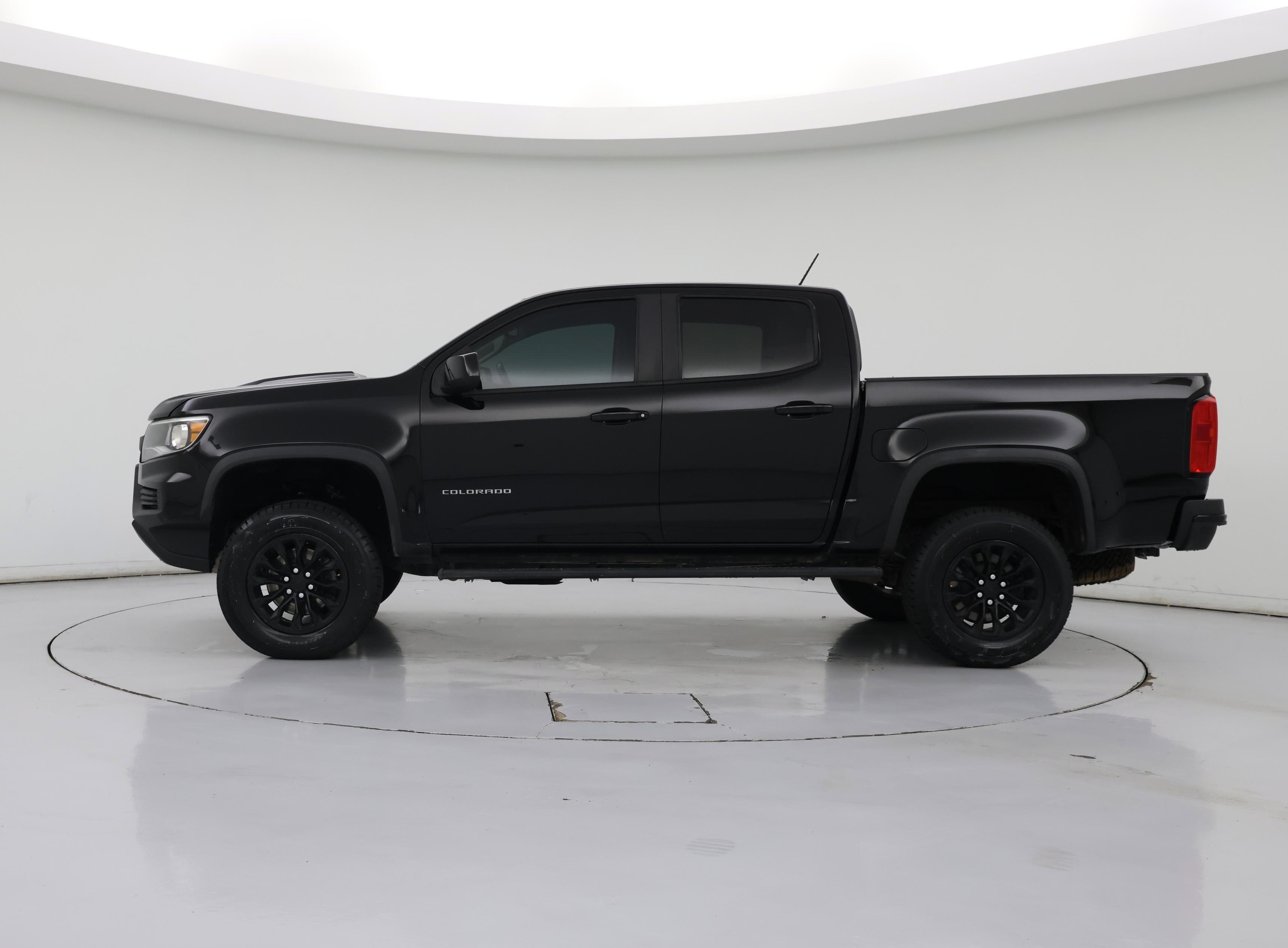 Thumbnail: 2021 Chevrolet Colorado - 3