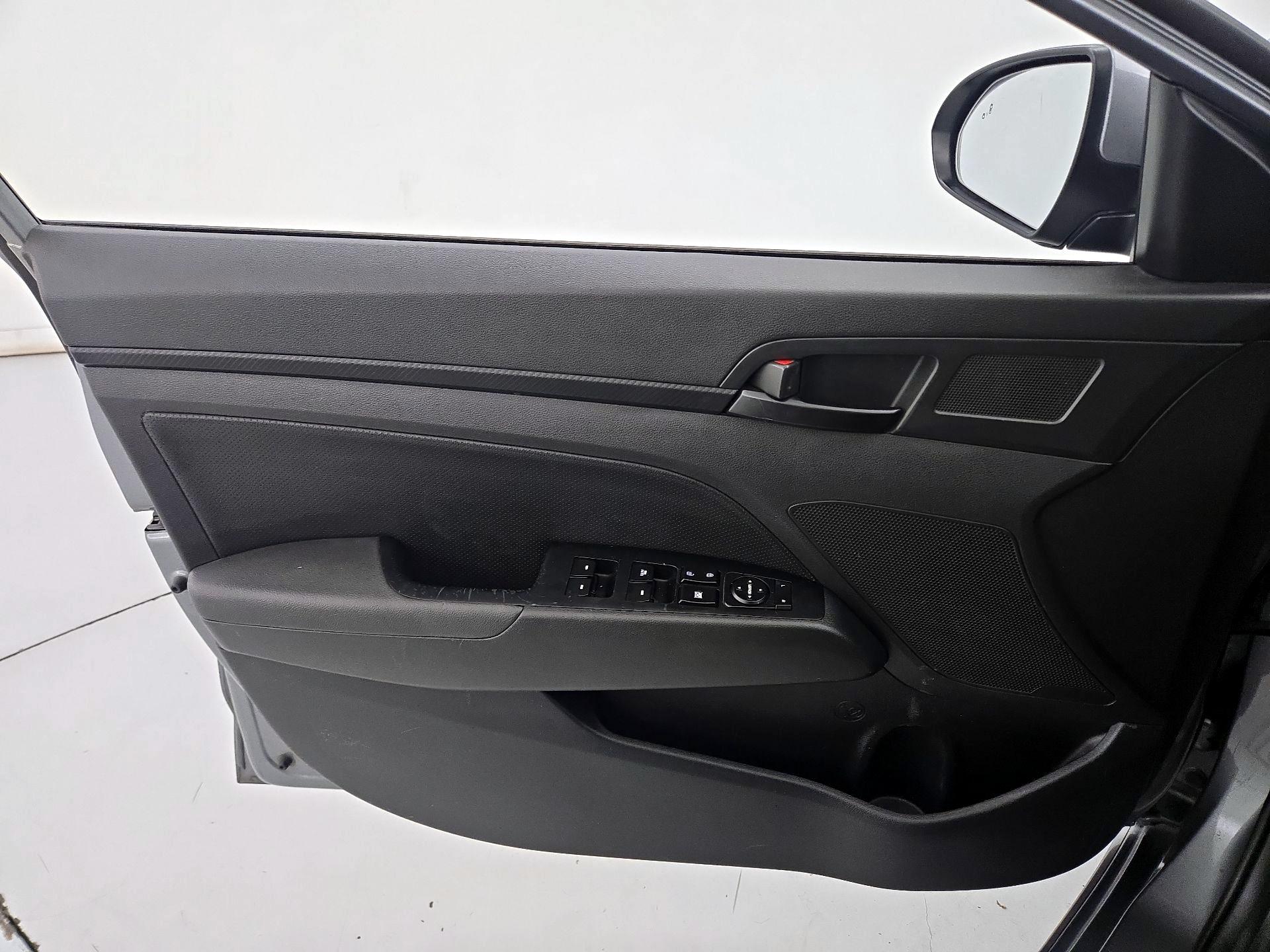 Thumbnail: 2018 Hyundai Elantra - 12
