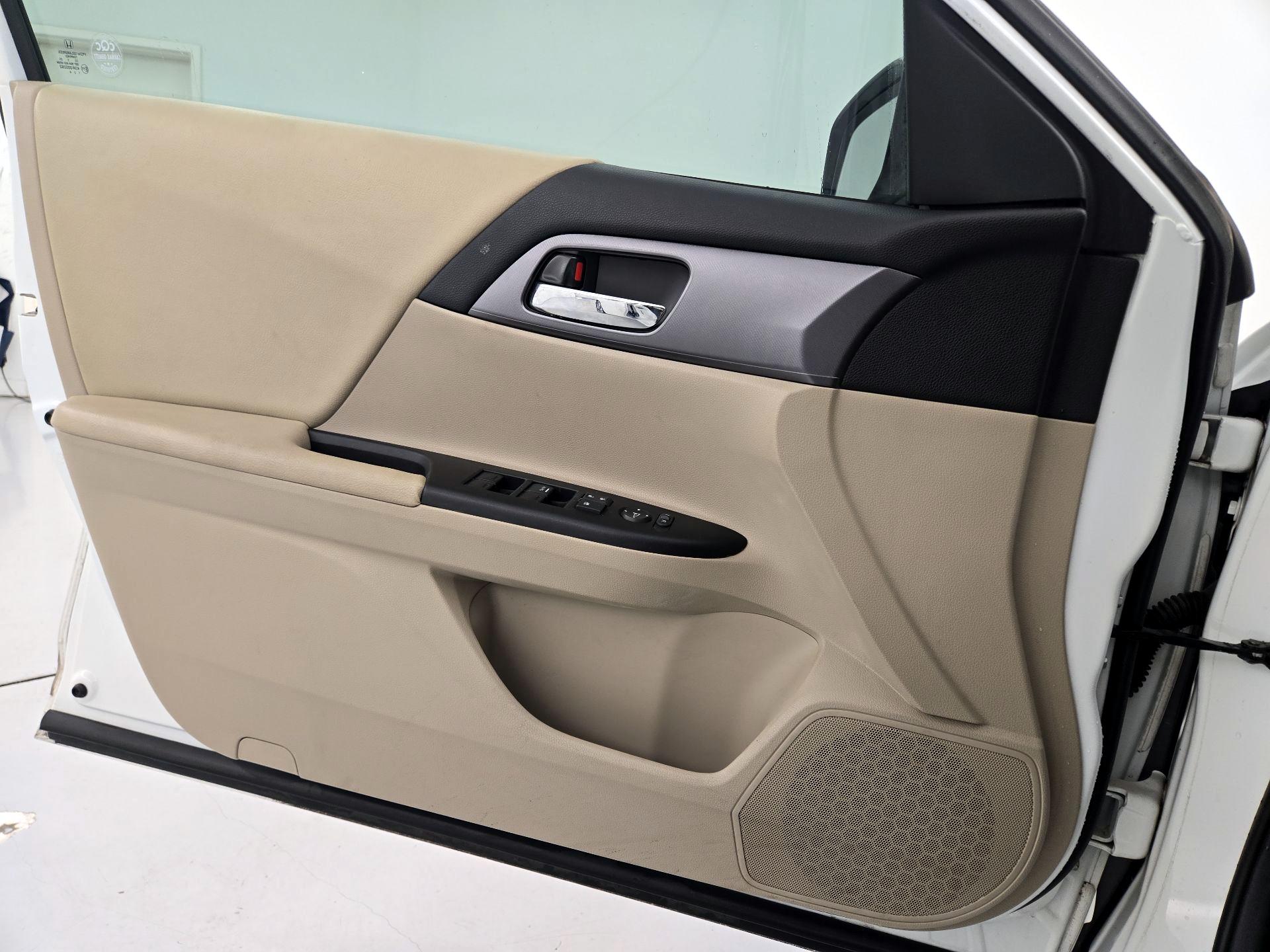 Thumbnail: 2015 Honda Accord - 12