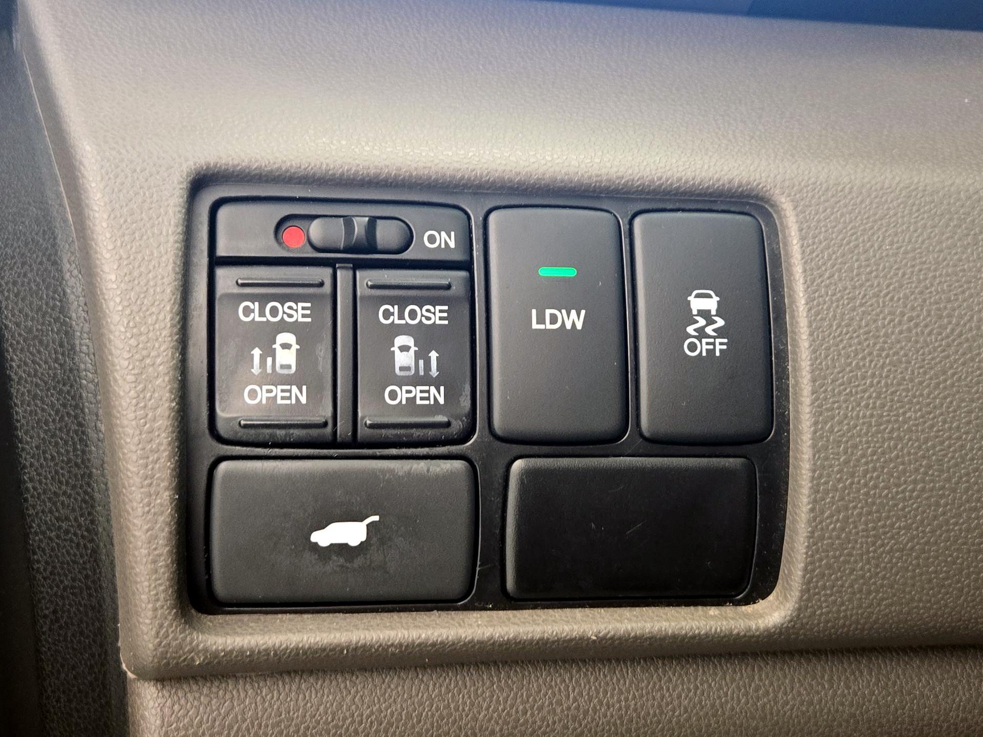 Thumbnail: 2016 Honda Odyssey - 13