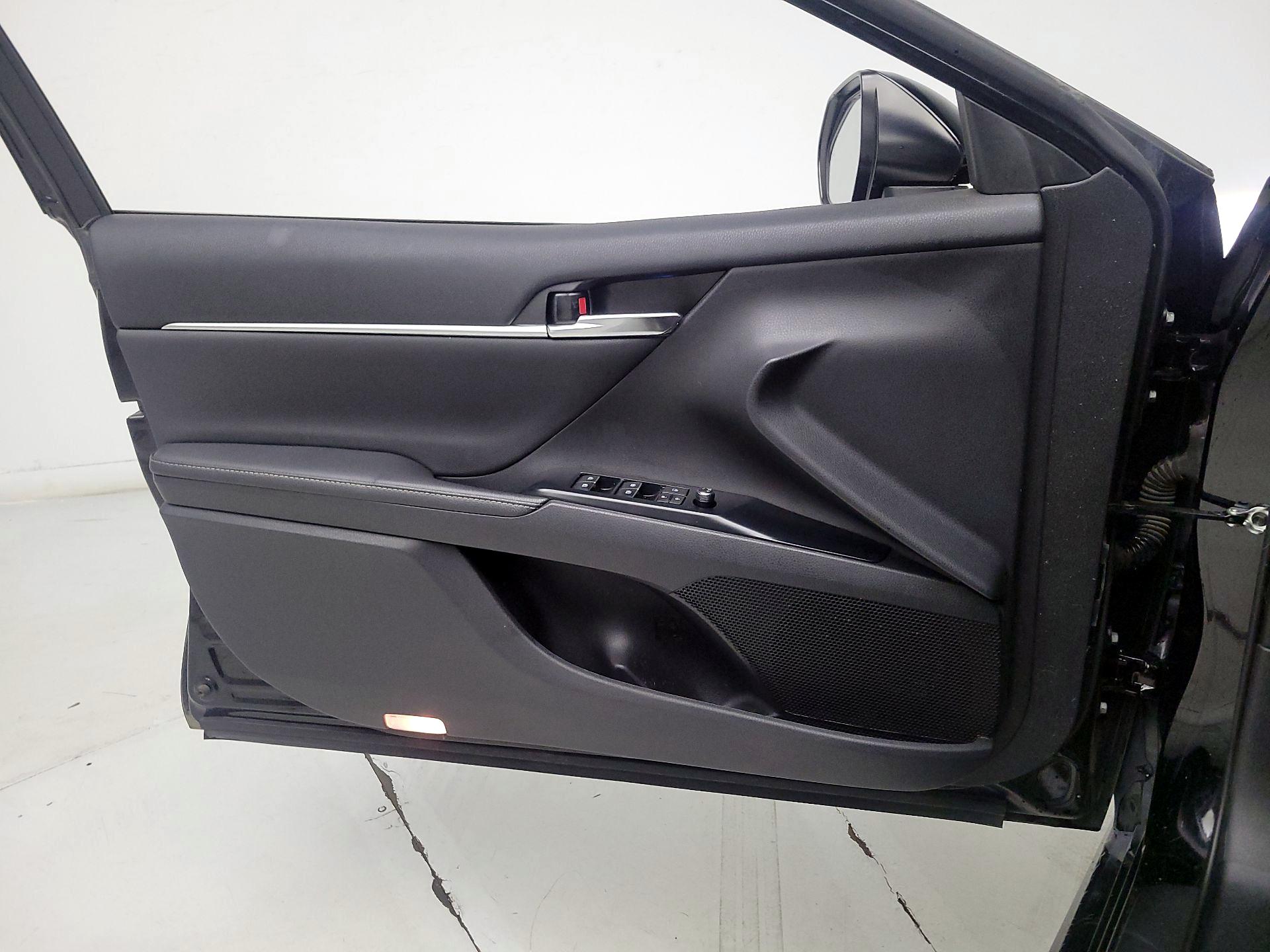 Thumbnail: 2019 Toyota Camry - 12