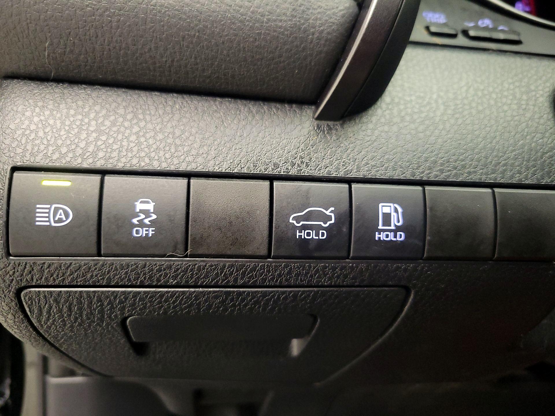 Thumbnail: 2019 Toyota Camry - 13