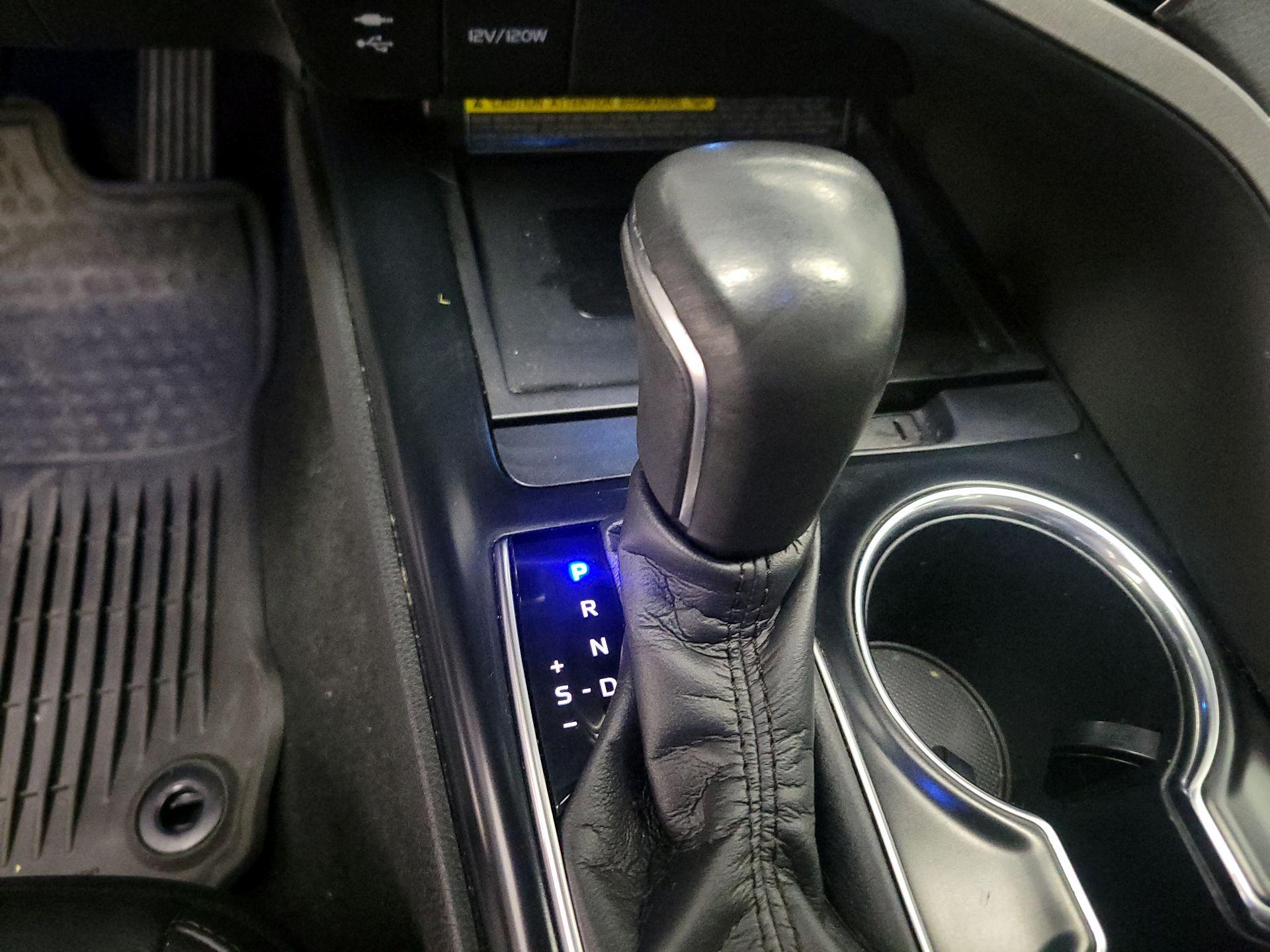Thumbnail: 2019 Toyota Camry - 17