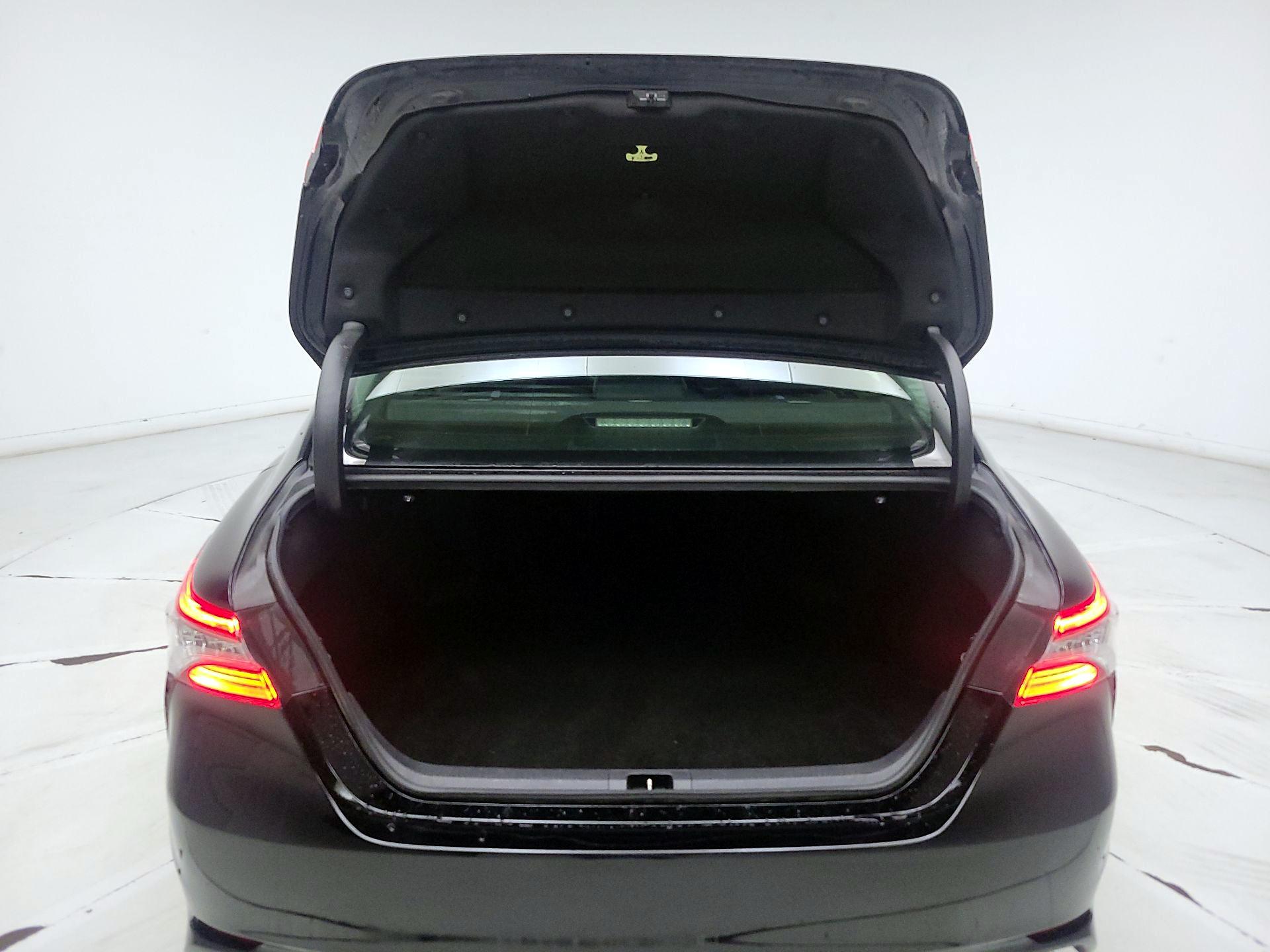 Thumbnail: 2019 Toyota Camry - 20