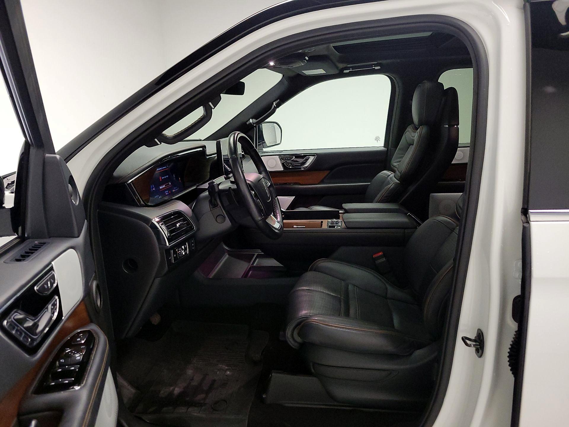 Thumbnail: 2023 Lincoln Navigator - 11