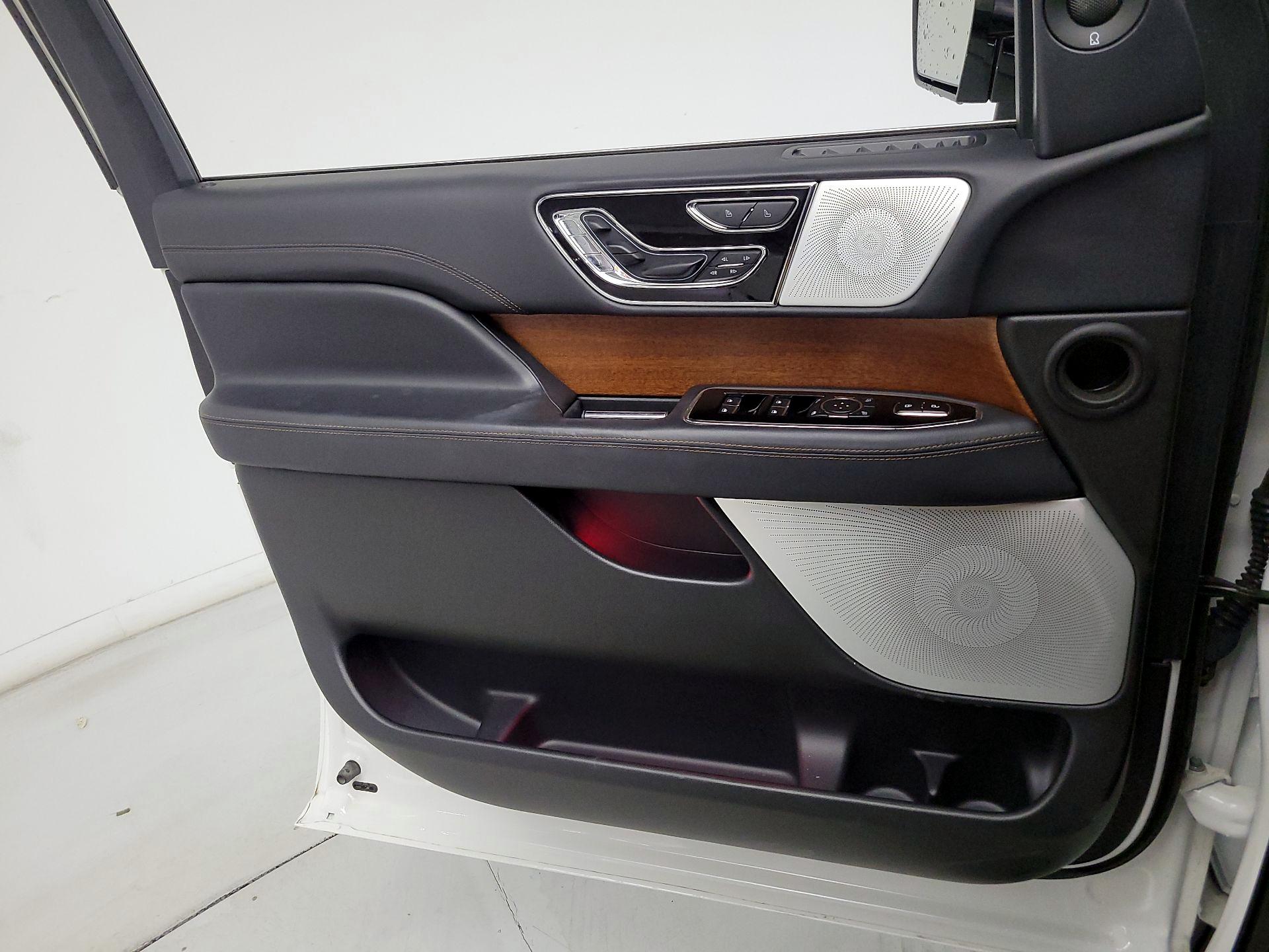 Thumbnail: 2023 Lincoln Navigator - 12