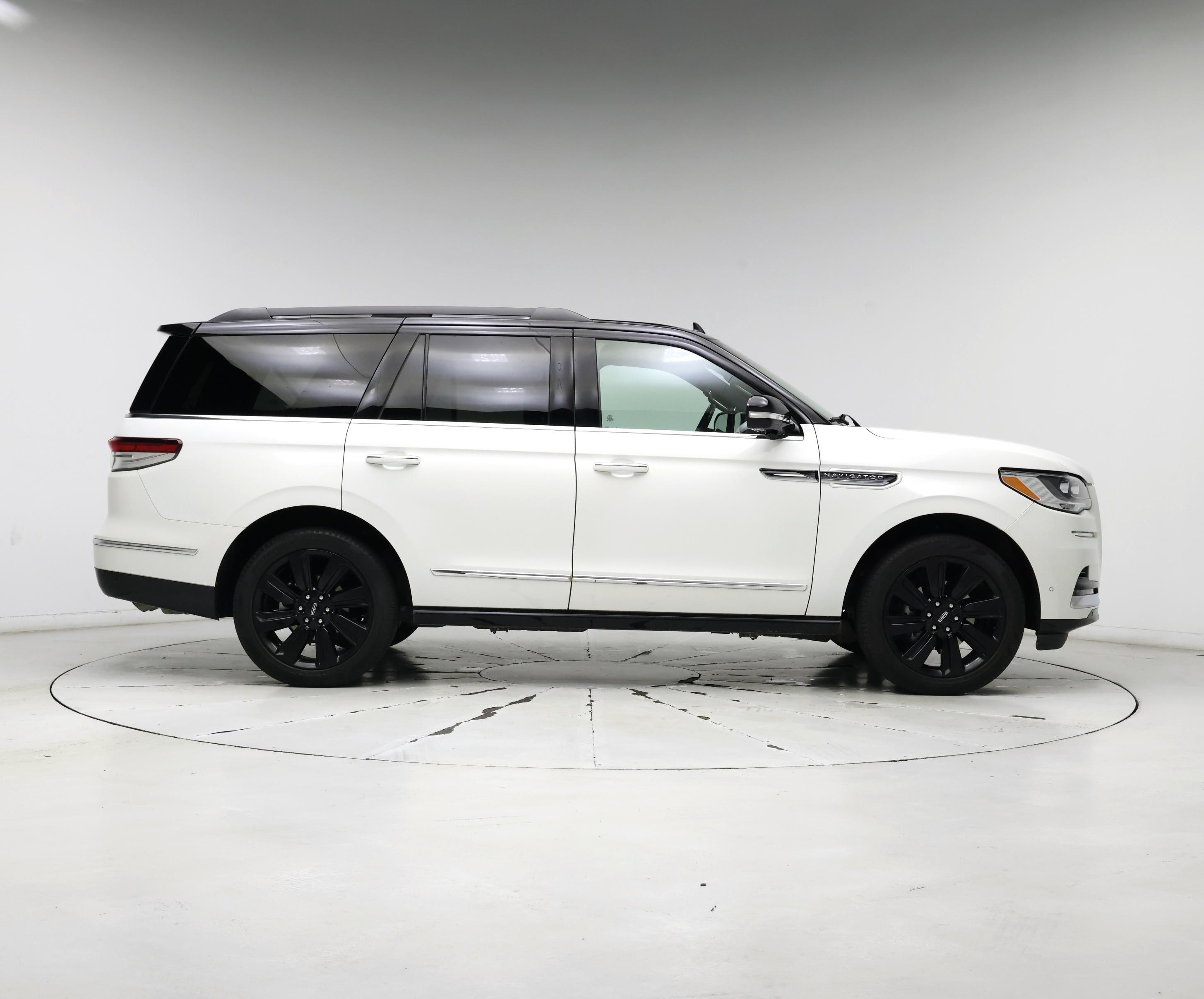 Thumbnail: 2023 Lincoln Navigator - 7