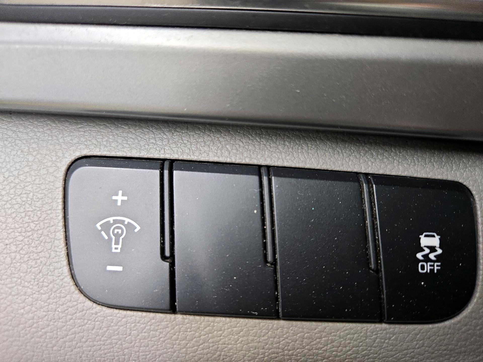 Thumbnail: 2017 Hyundai Elantra - 13