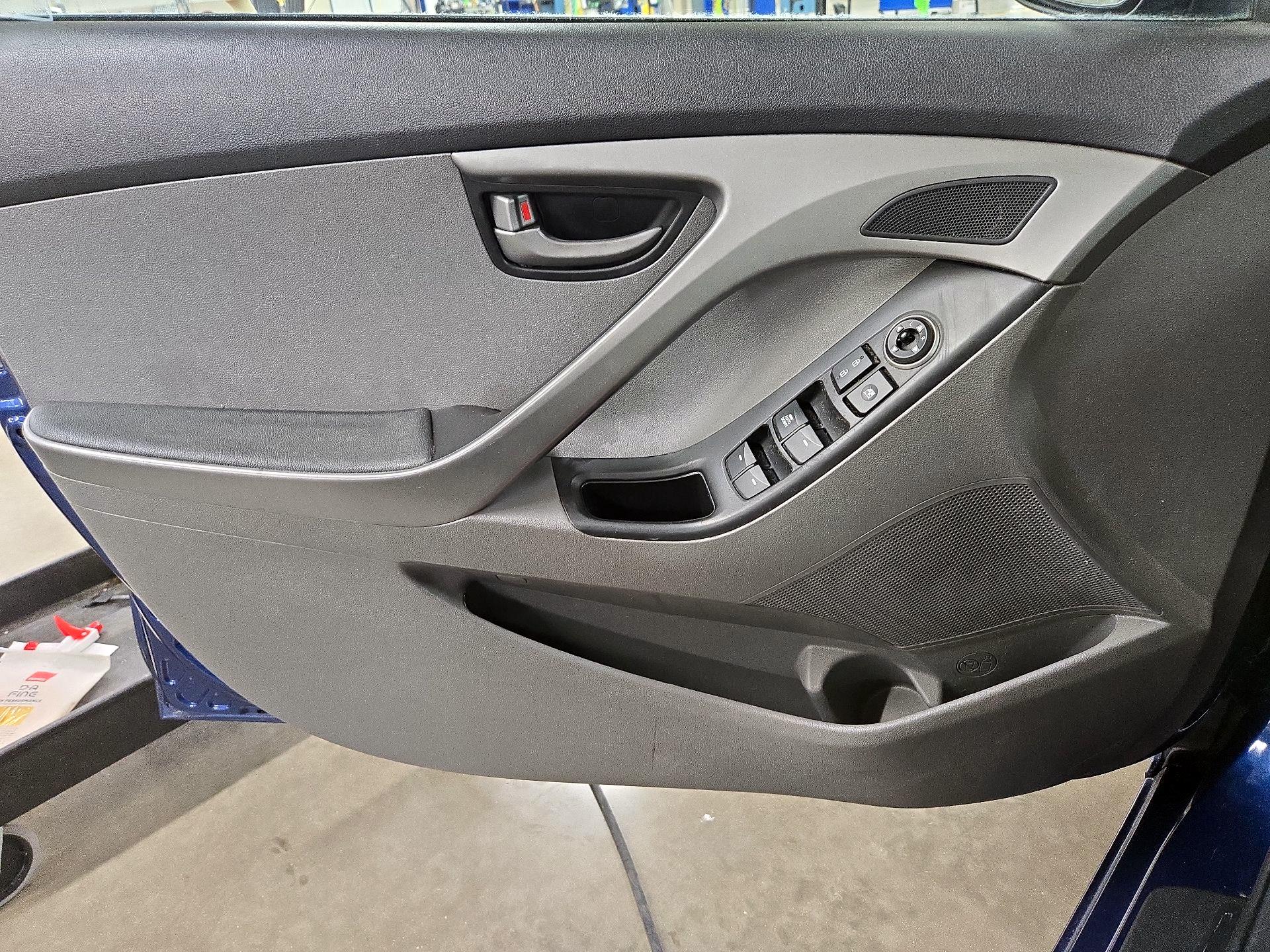 Thumbnail: 2015 Hyundai Elantra - 12