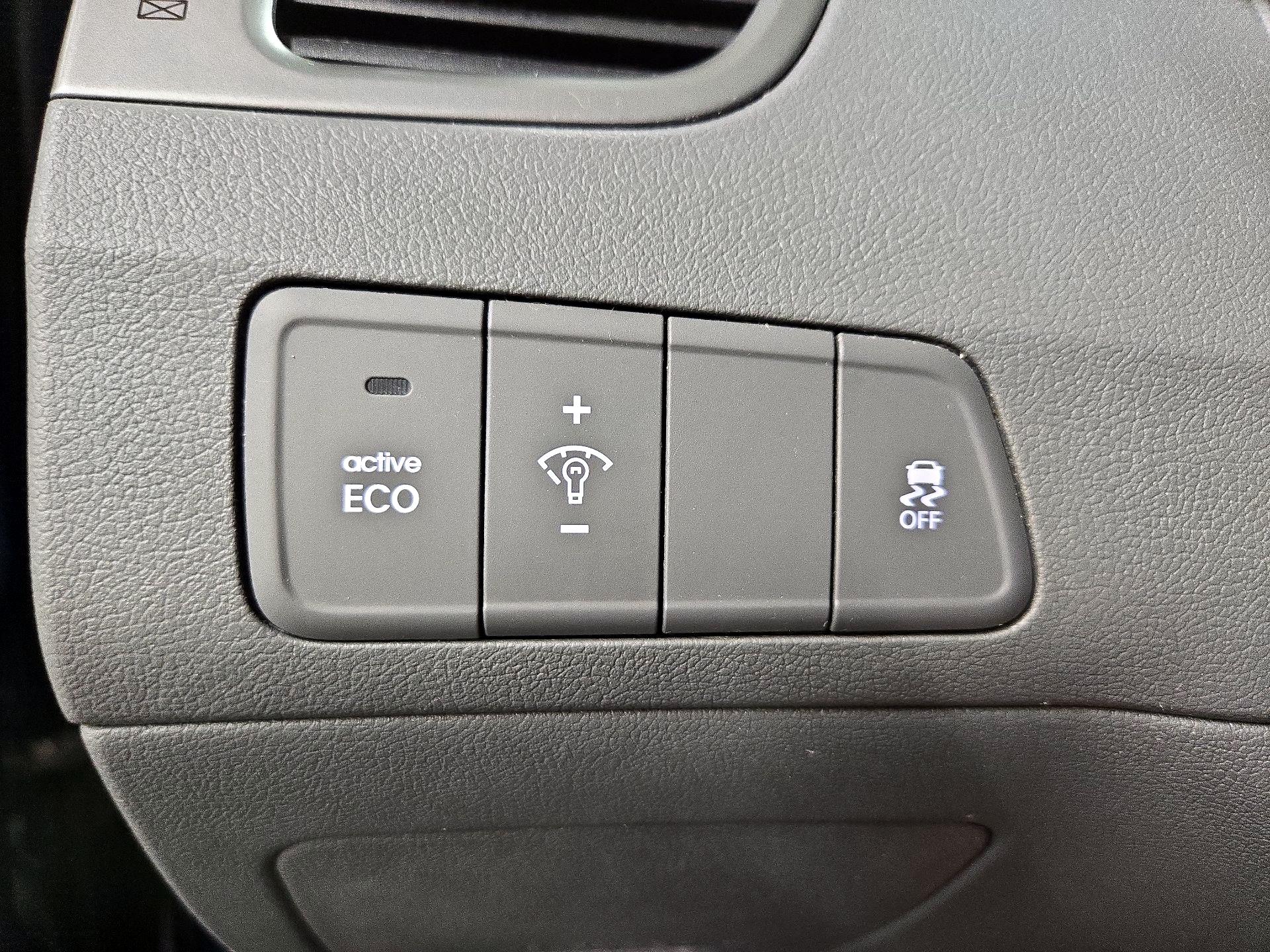 Thumbnail: 2015 Hyundai Elantra - 13