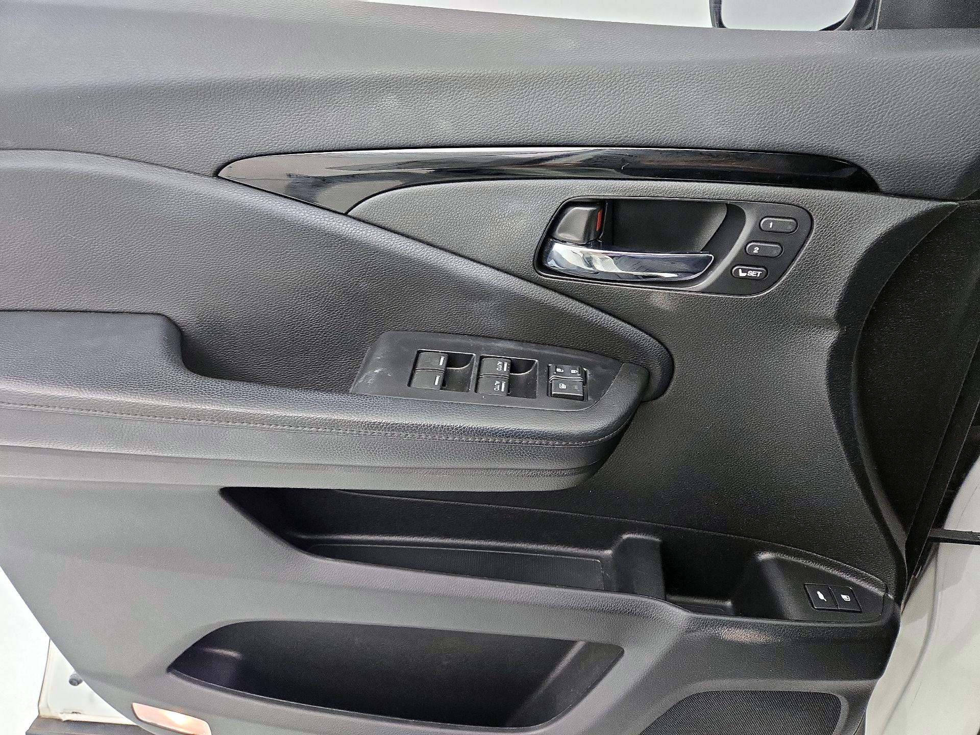 Thumbnail: 2019 Honda Passport - 12