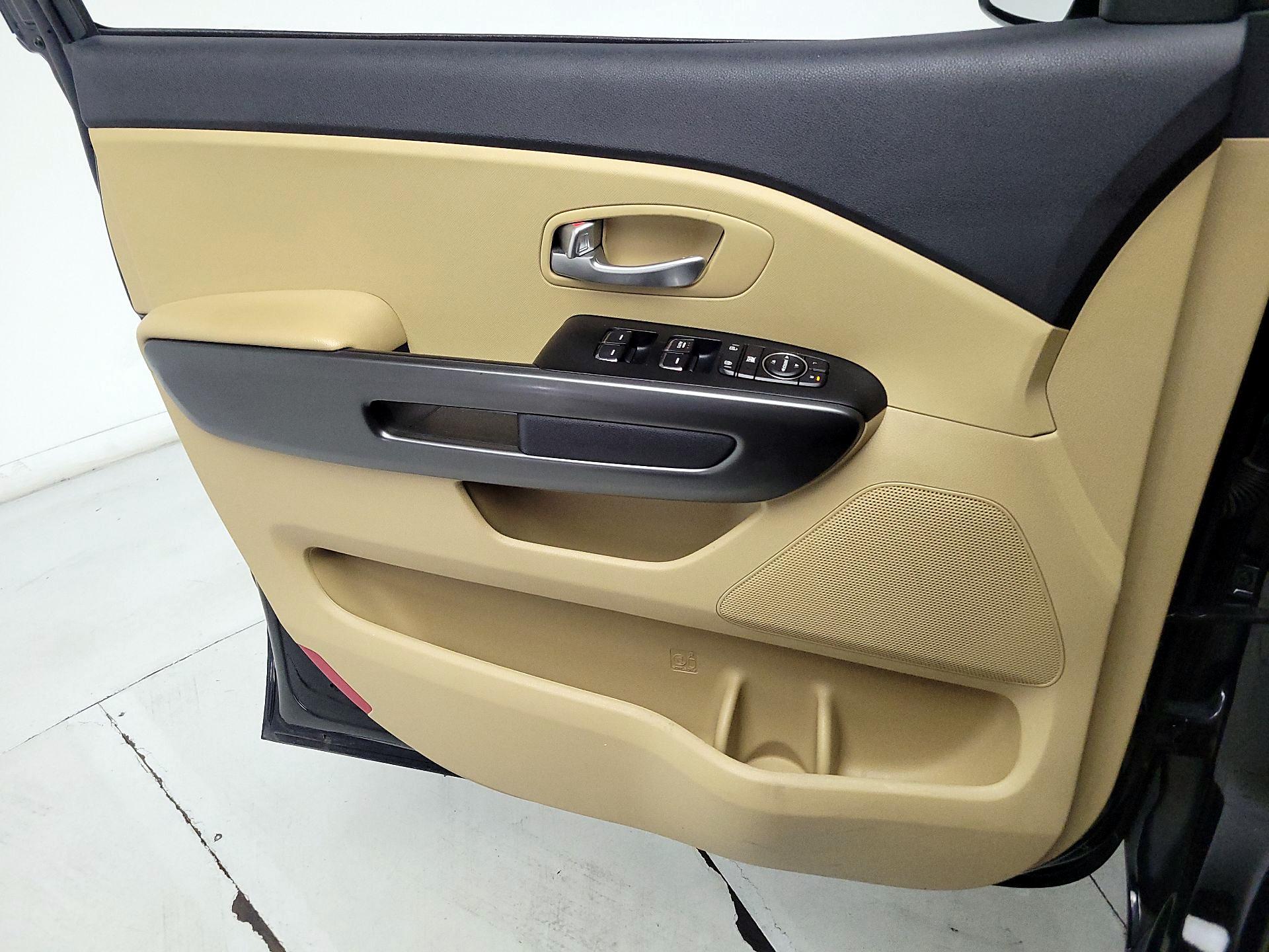 Thumbnail: 2021 Kia Sedona - 12