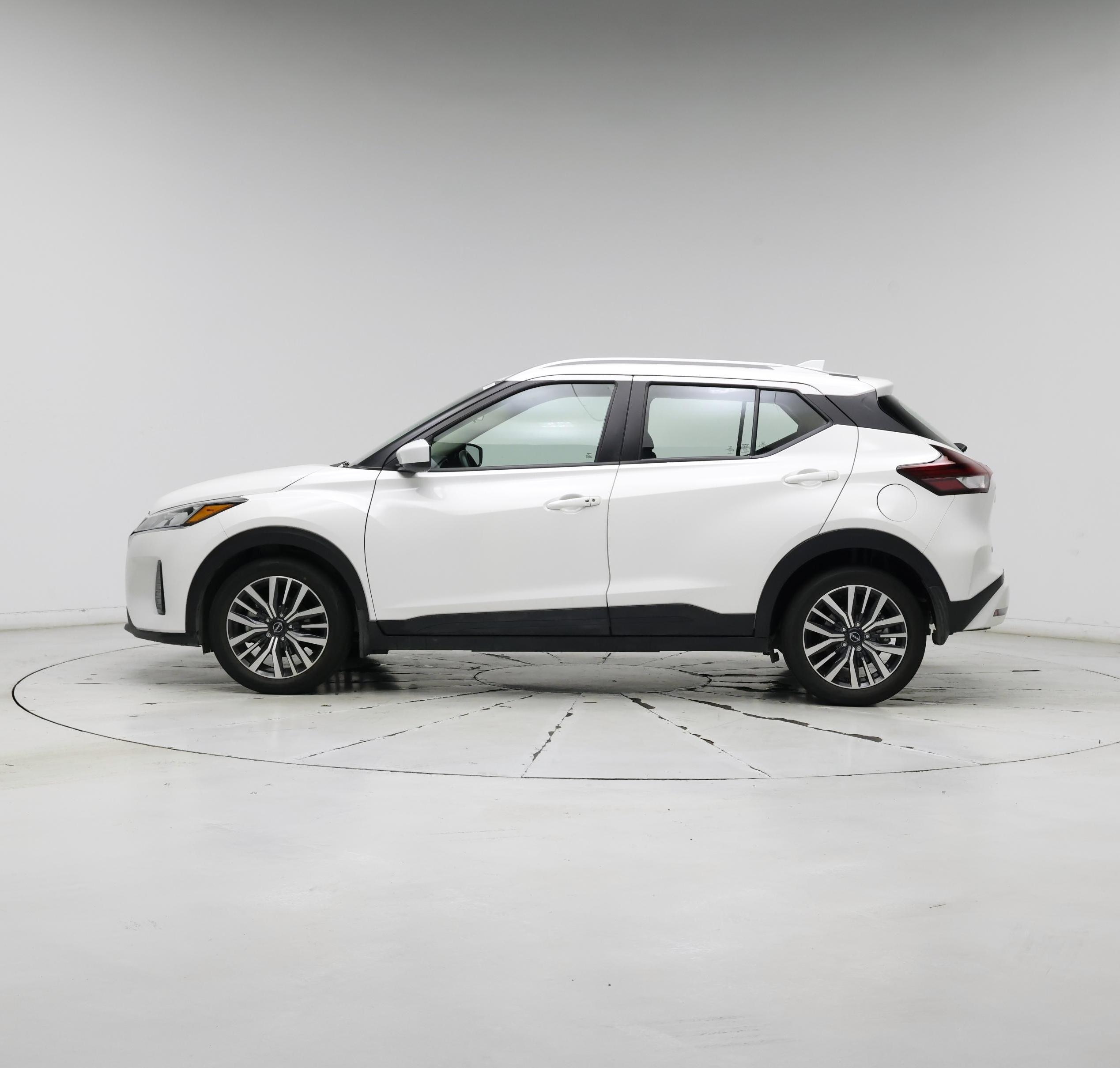 Thumbnail: 2023 Nissan Kicks - 3