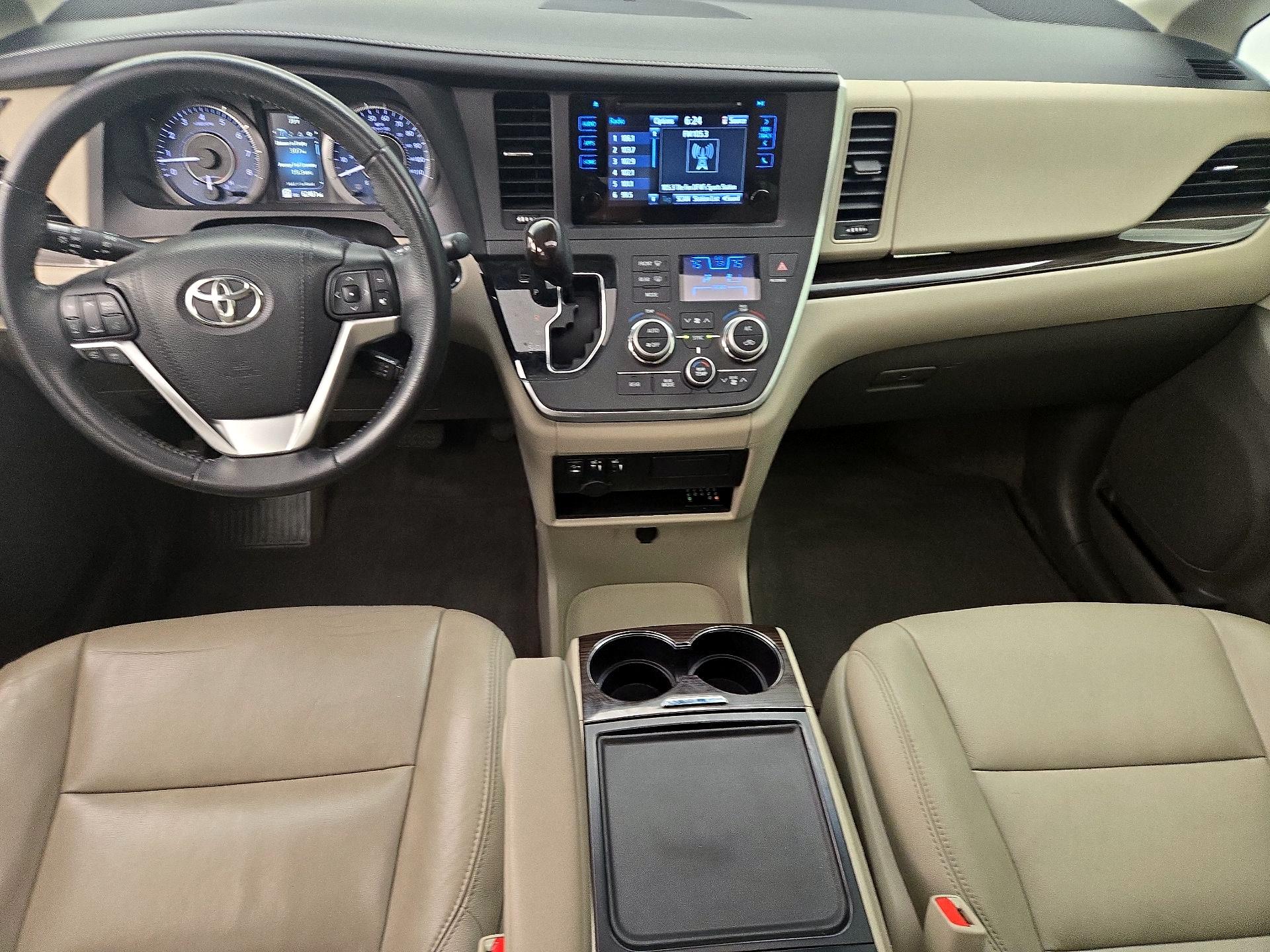 Thumbnail: 2015 Toyota Sienna - 9