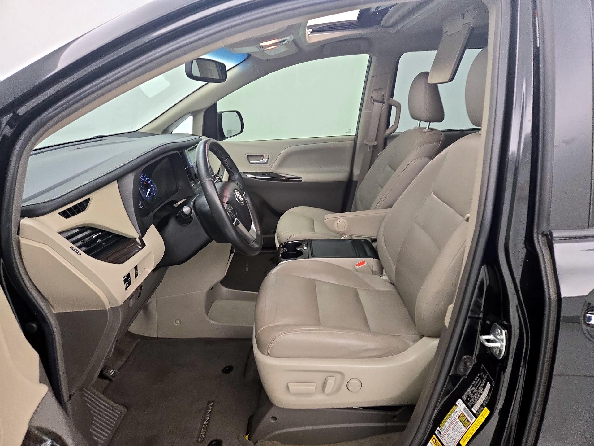 Thumbnail: 2015 Toyota Sienna - 11