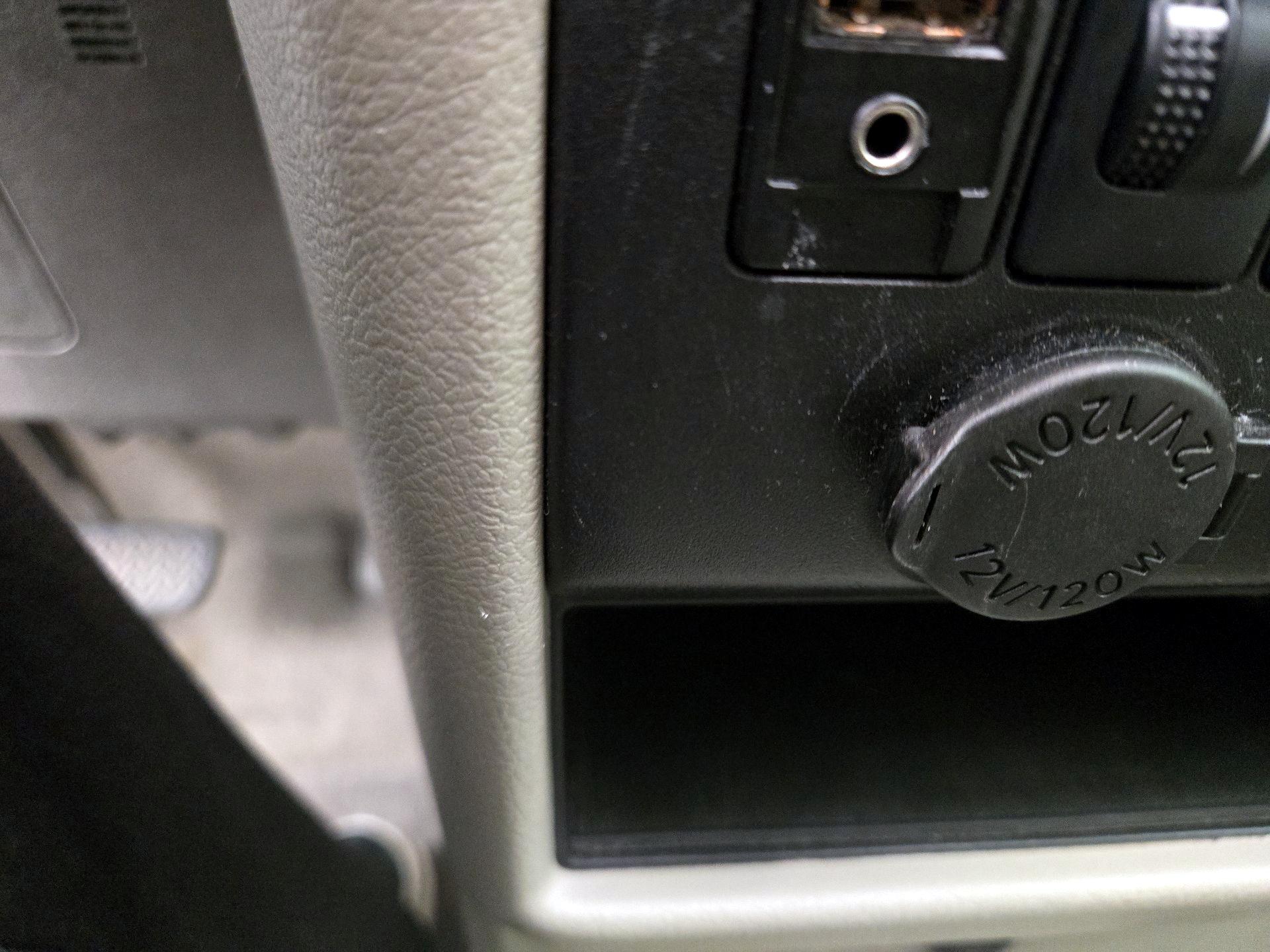 Thumbnail: 2015 Toyota Sienna - 18