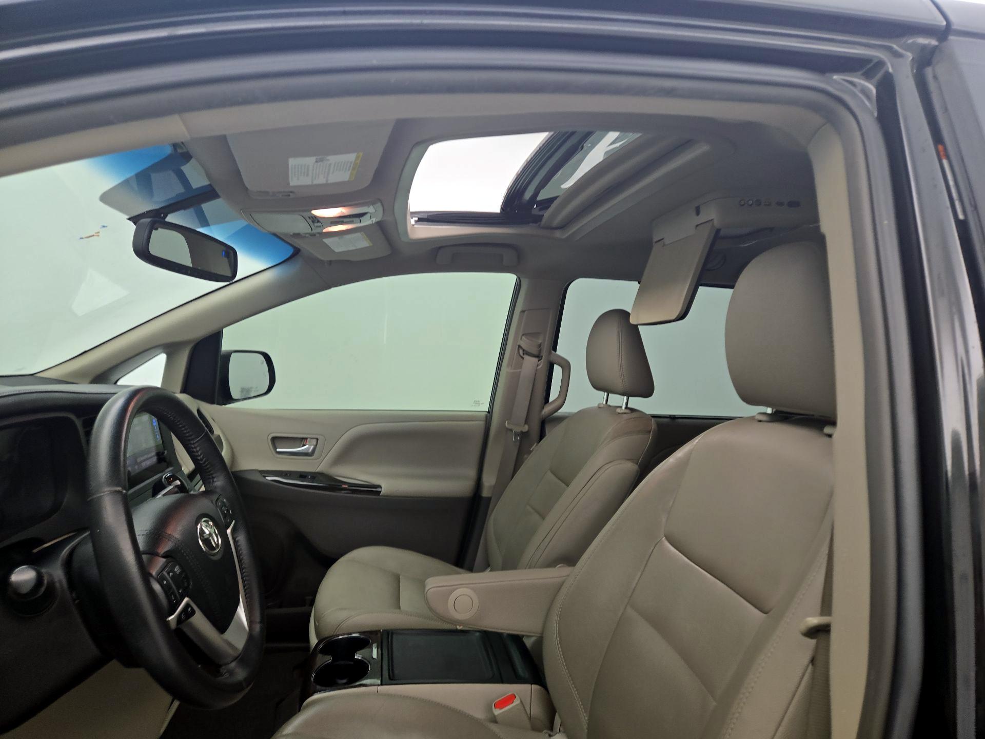 Thumbnail: 2015 Toyota Sienna - 19