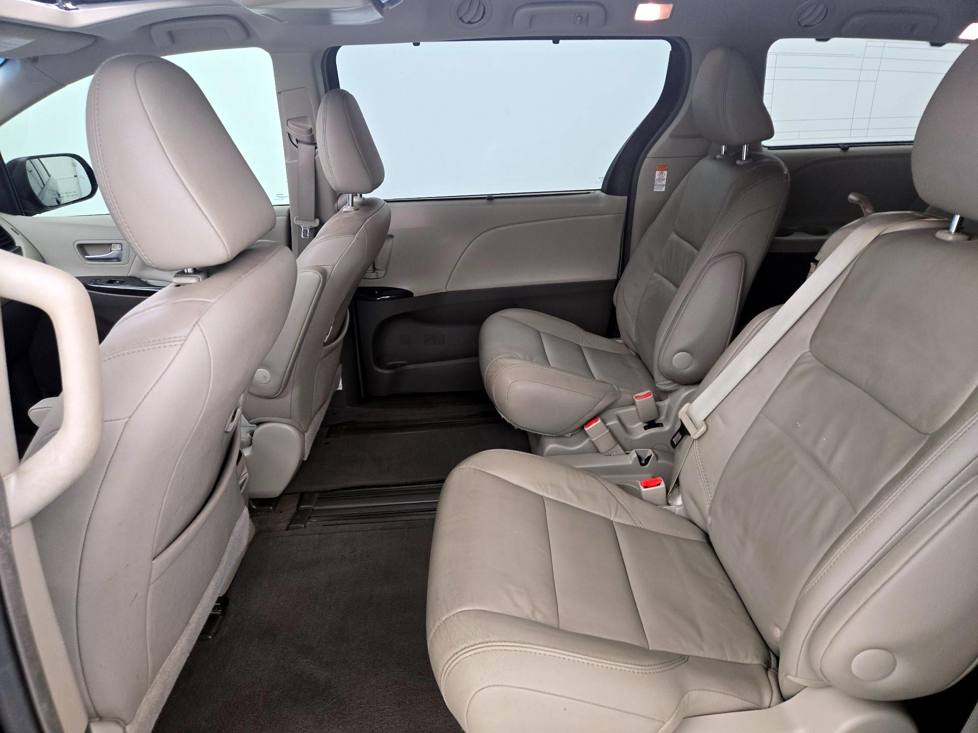 Thumbnail: 2015 Toyota Sienna - 20