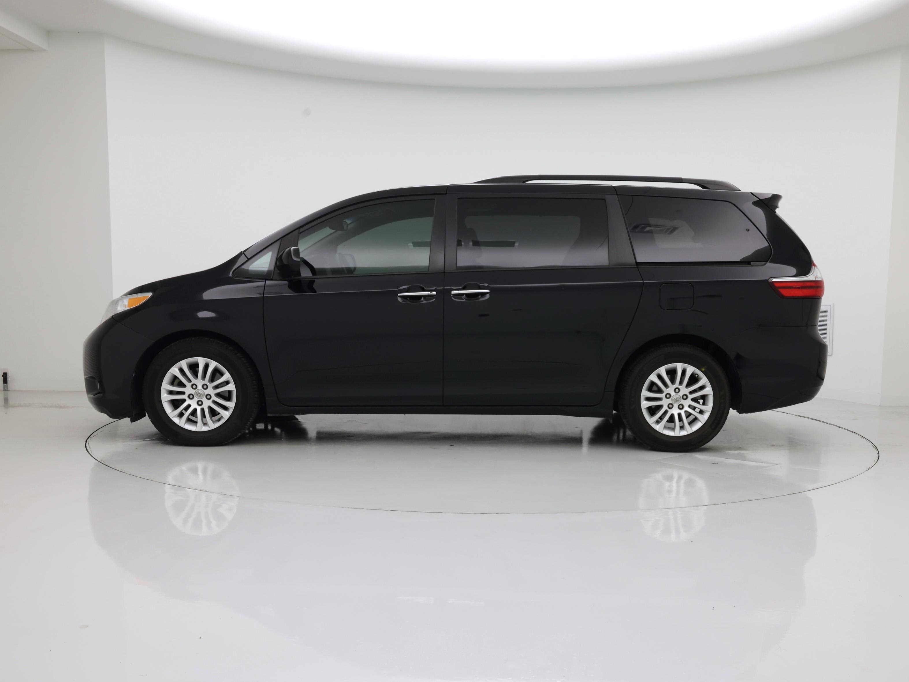 Thumbnail: 2015 Toyota Sienna - 3