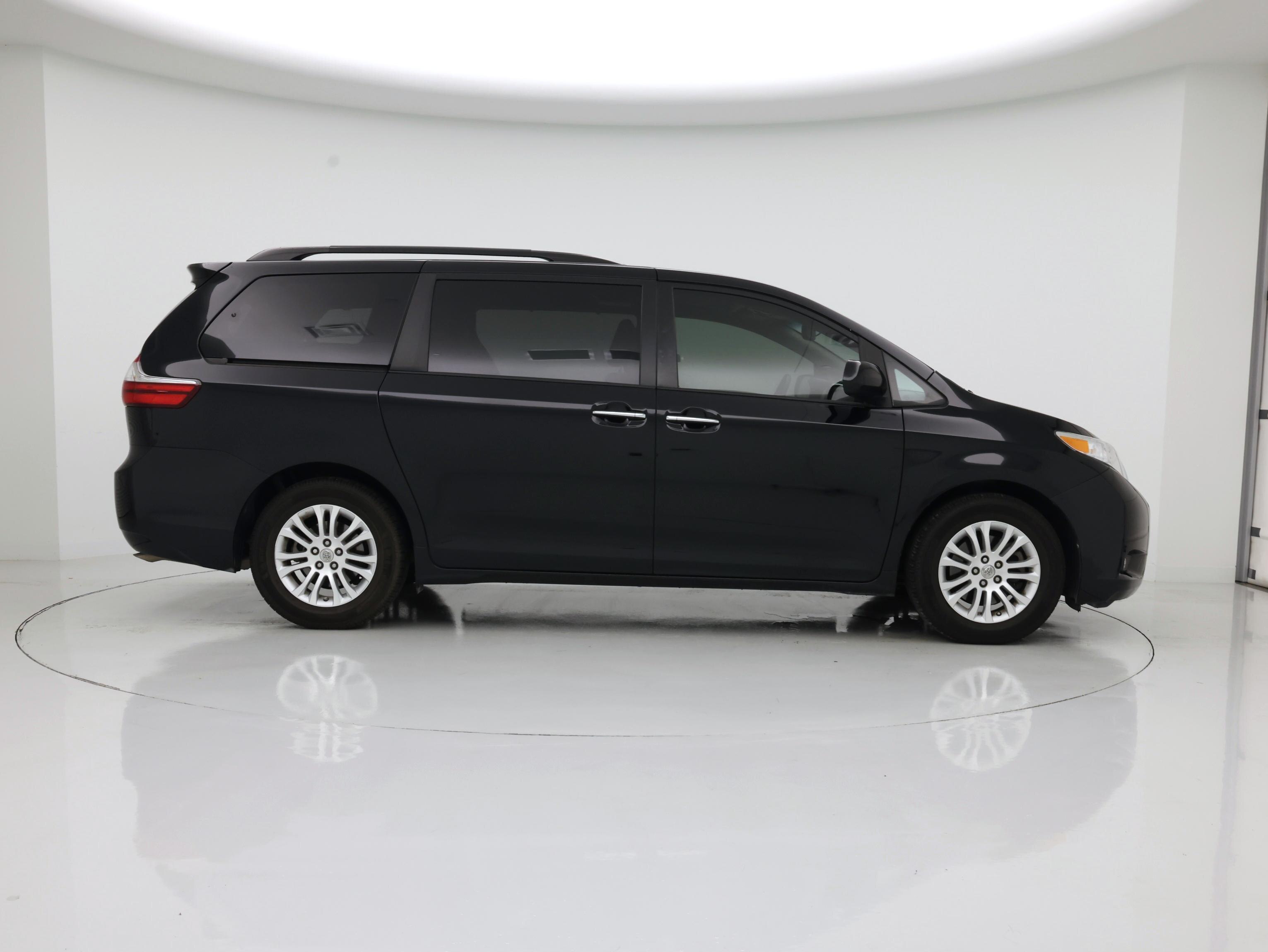 Thumbnail: 2015 Toyota Sienna - 7