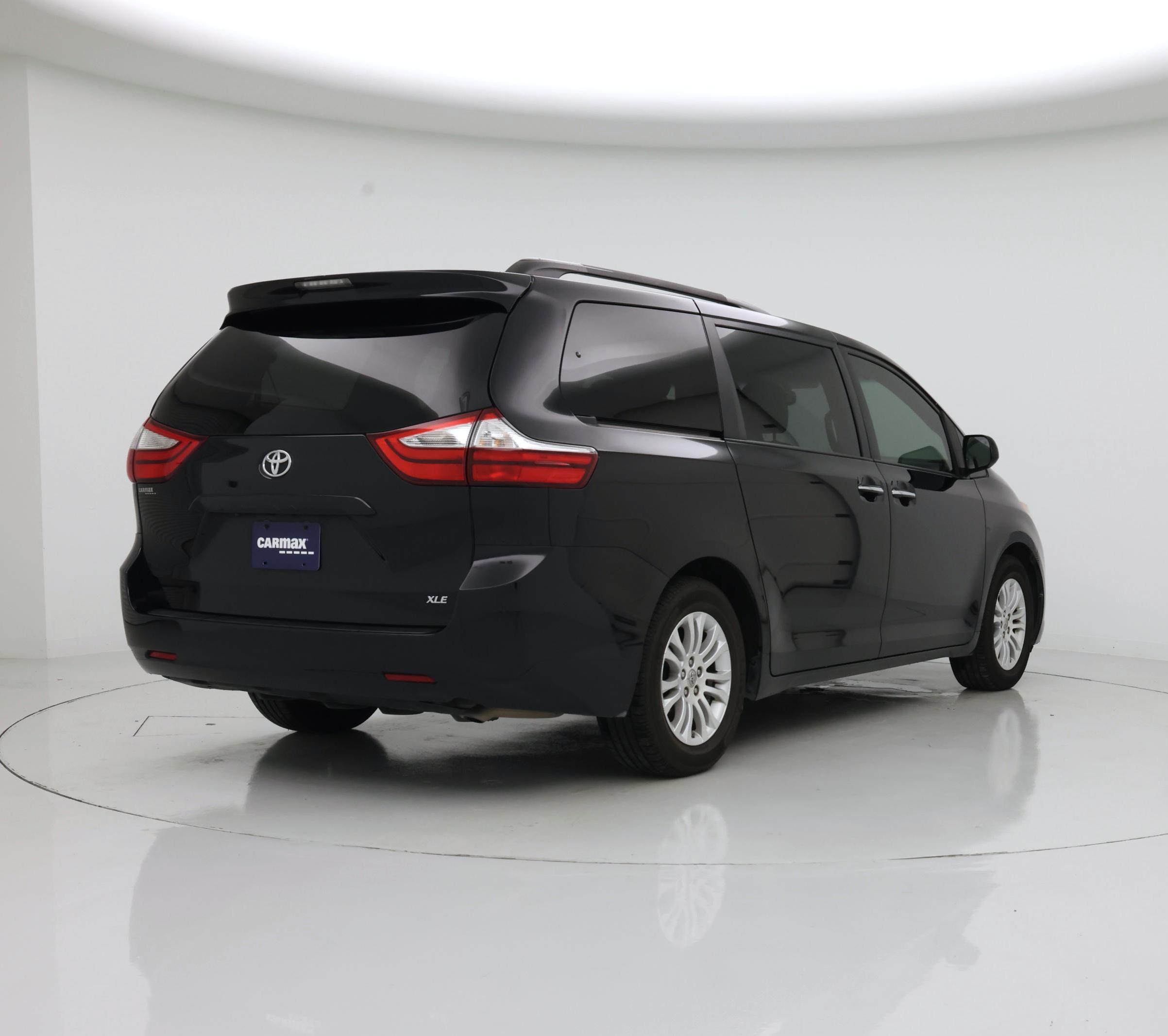 Thumbnail: 2015 Toyota Sienna - 8