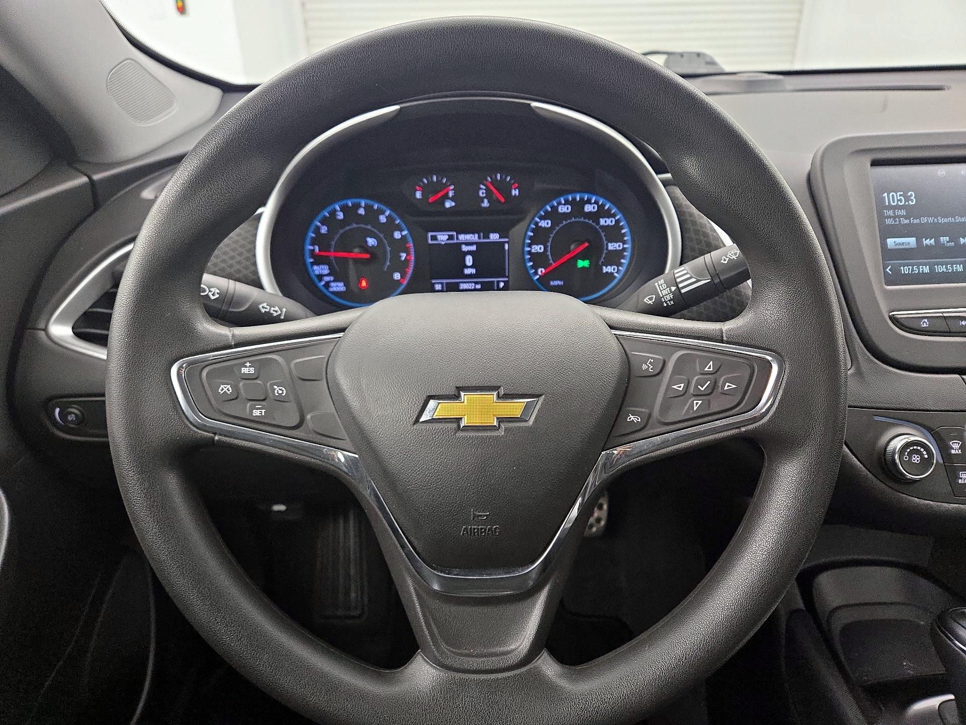 Thumbnail: 2016 Chevrolet Malibu - 10