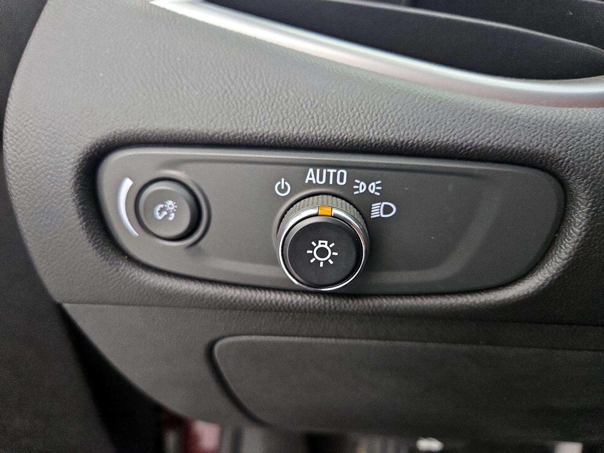 Thumbnail: 2016 Chevrolet Malibu - 13