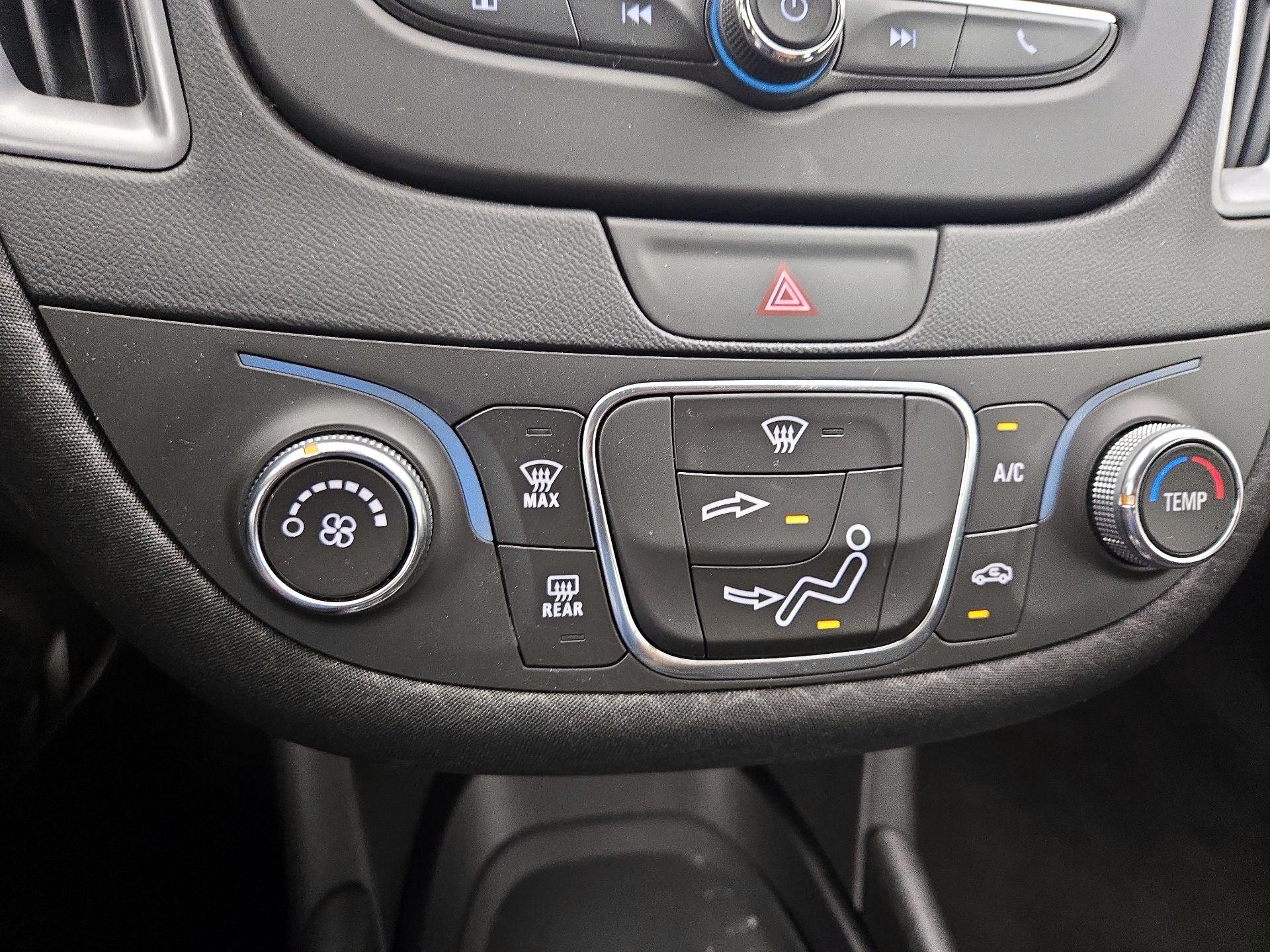 Thumbnail: 2016 Chevrolet Malibu - 16