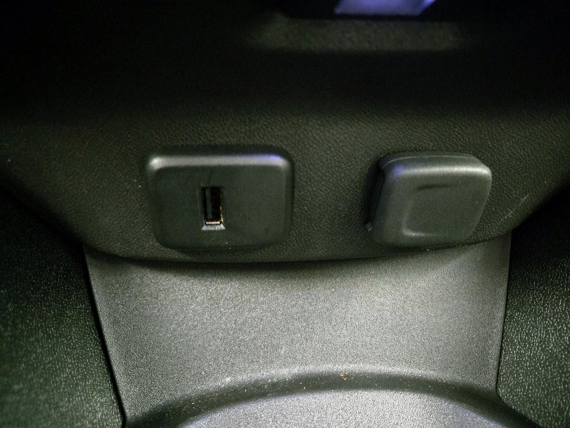 Thumbnail: 2016 Chevrolet Malibu - 18