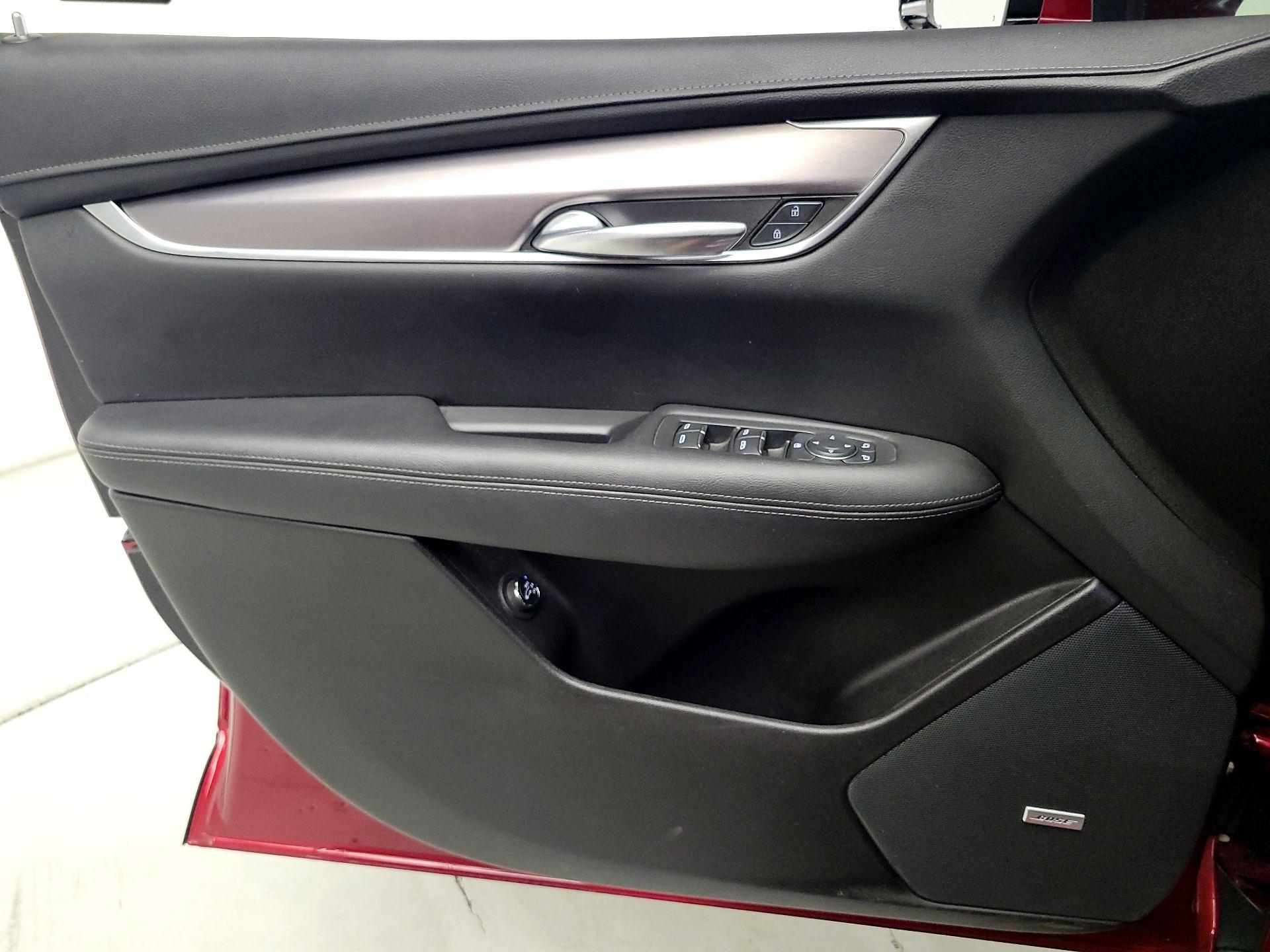 Thumbnail: 2021 Cadillac XT5 - 12