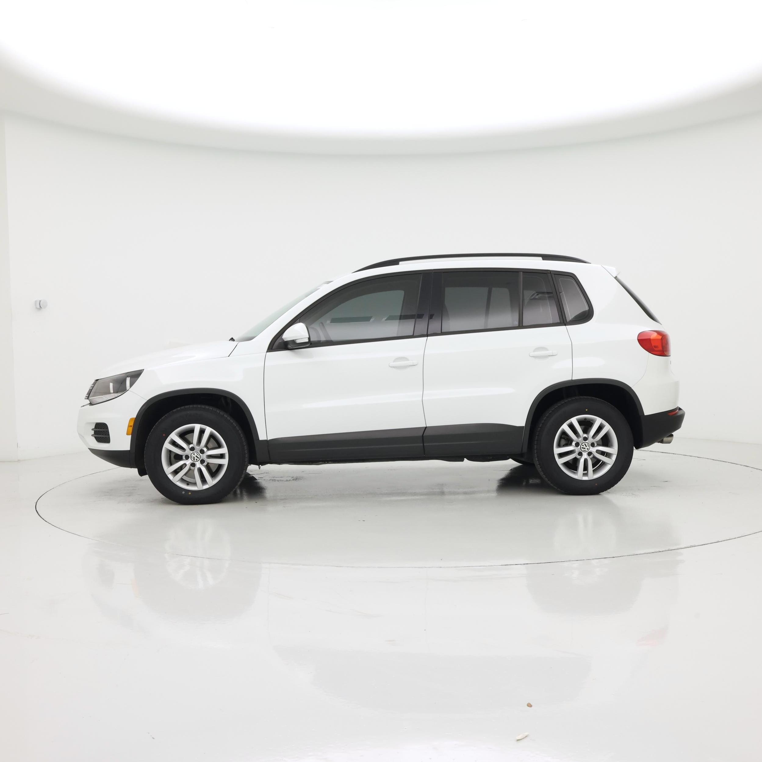 Thumbnail: 2017 Volkswagen Tiguan - 3