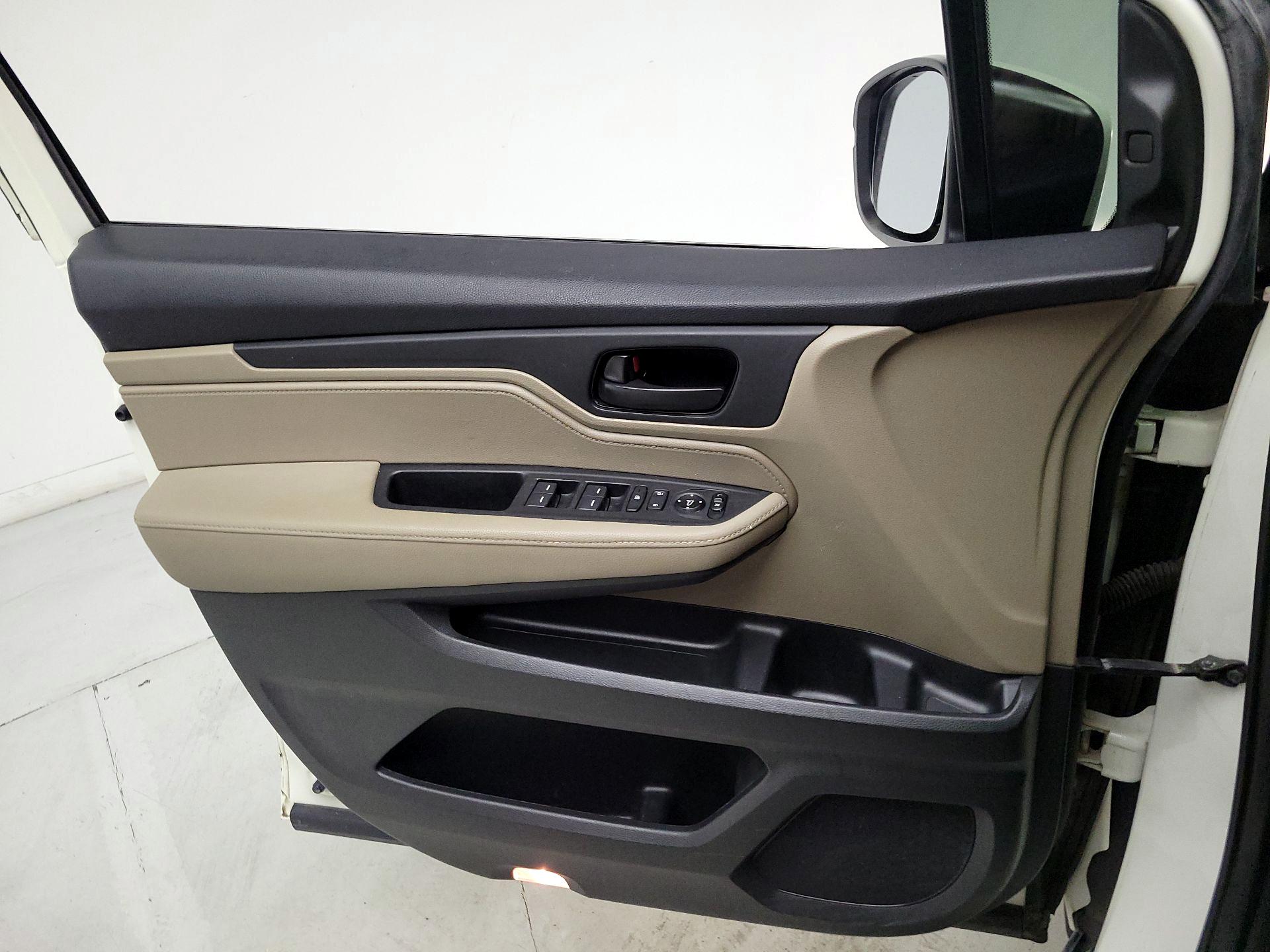 Thumbnail: 2019 Honda Odyssey - 12