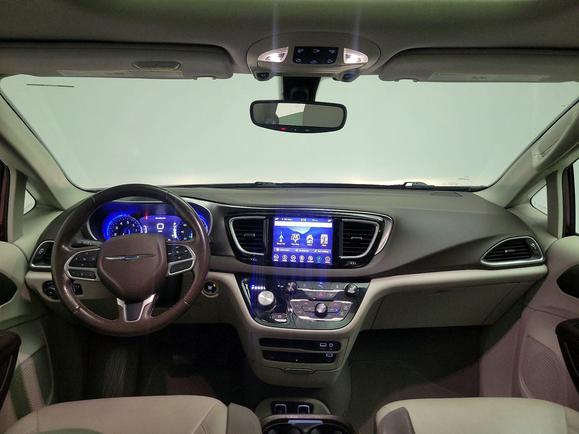 Thumbnail: 2018 Chrysler Pacifica - 9