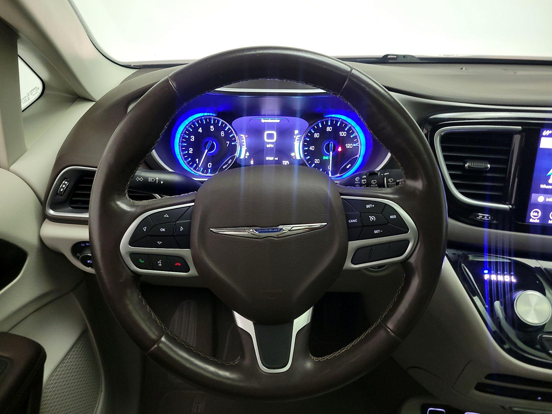 Thumbnail: 2018 Chrysler Pacifica - 10