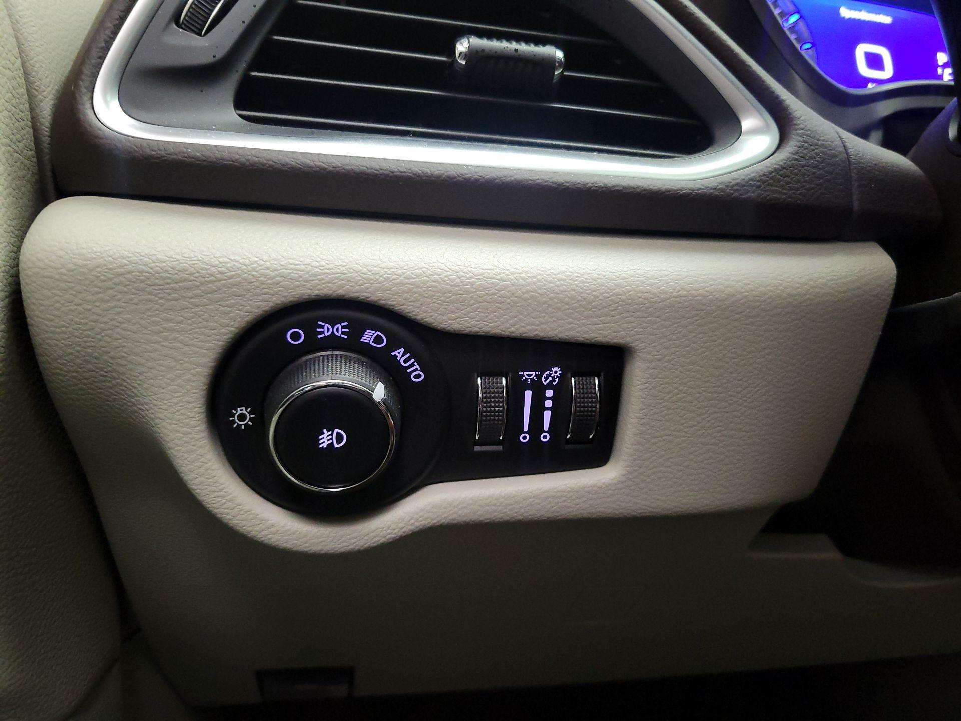 Thumbnail: 2018 Chrysler Pacifica - 13